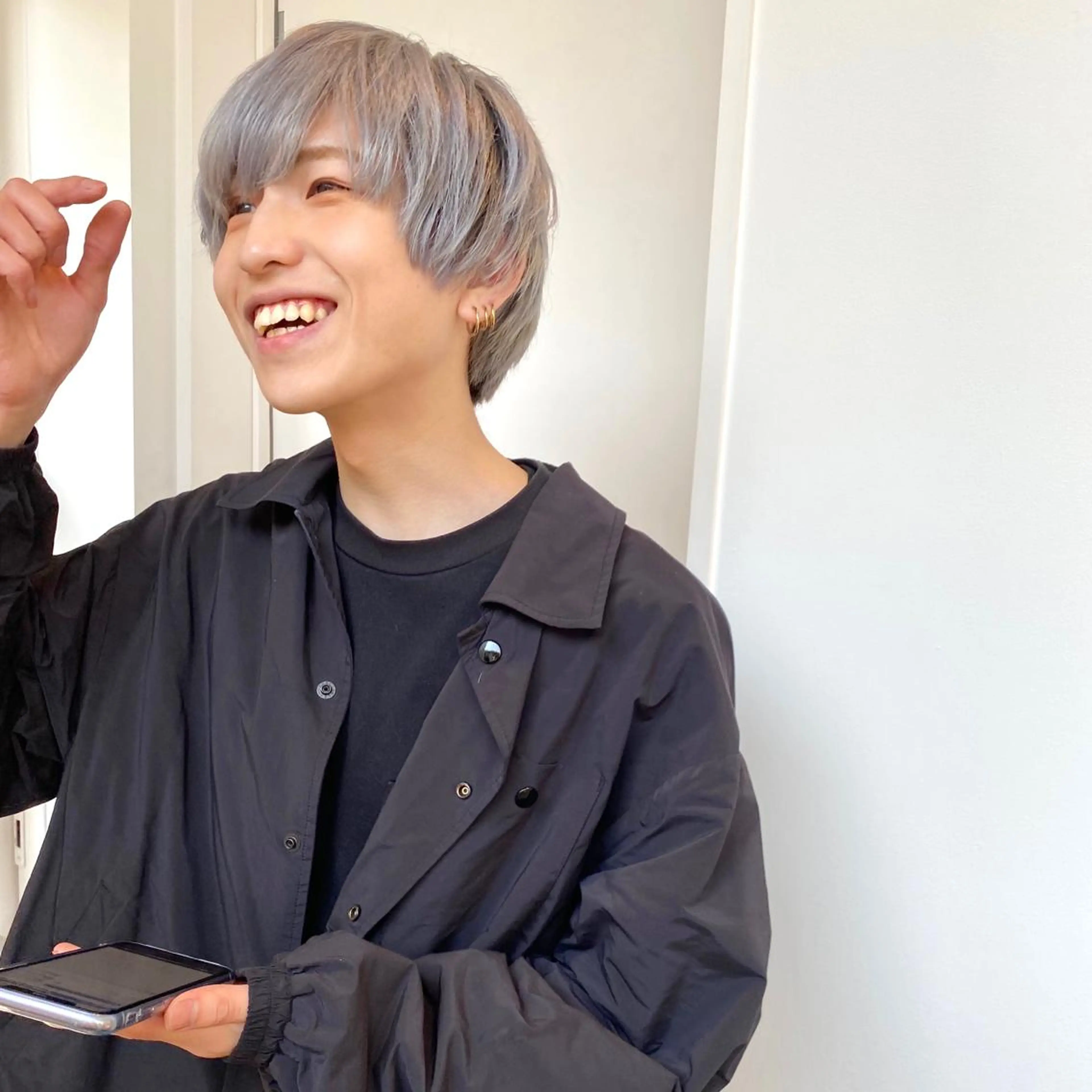 カラー メンズ ショート/ウルフ ハイトーン/カイセイのヘアスタイル