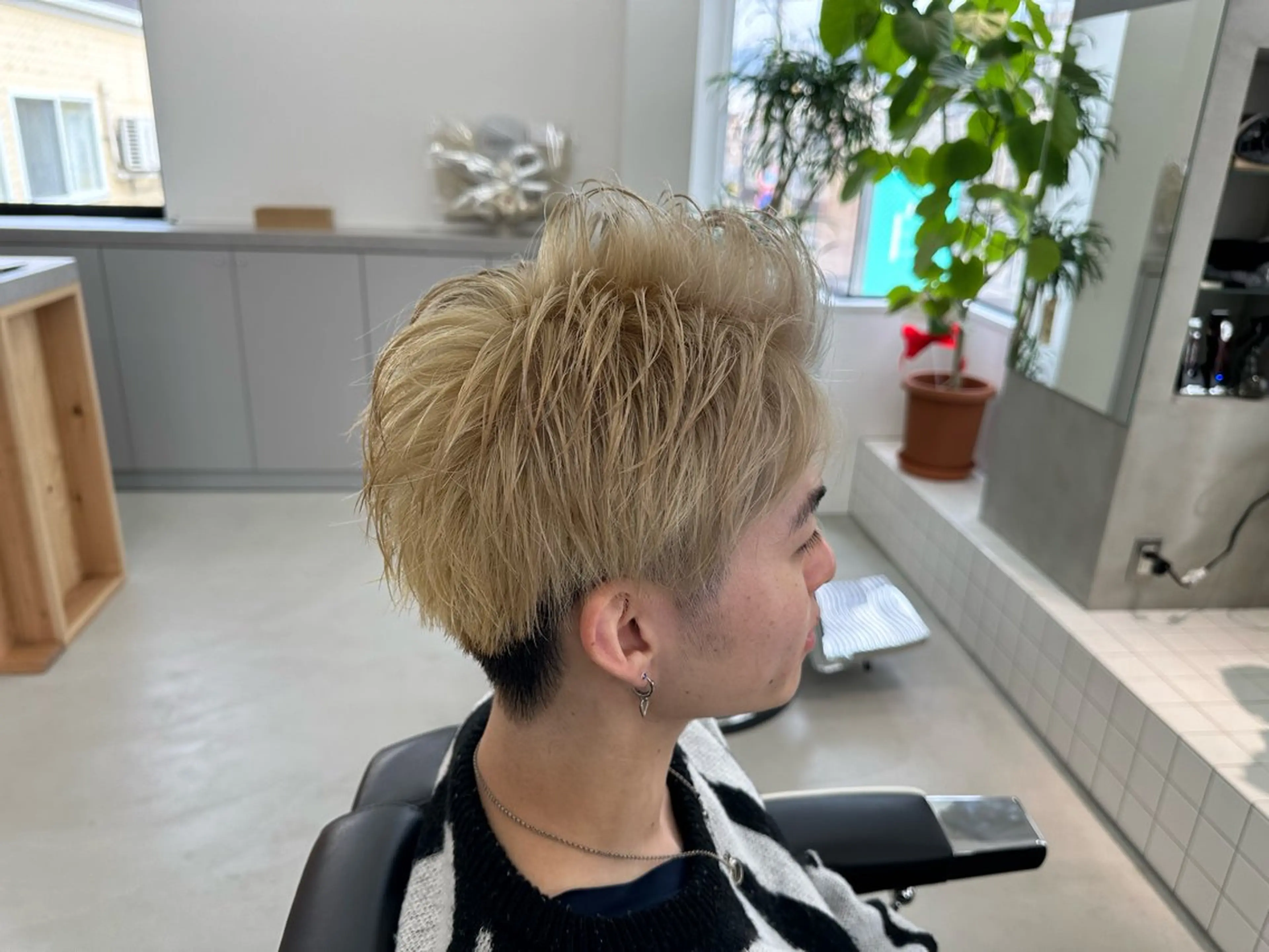 カラー メンズ ベージュカラー ホワイトベージュ 中村 虎のヘアスタイル