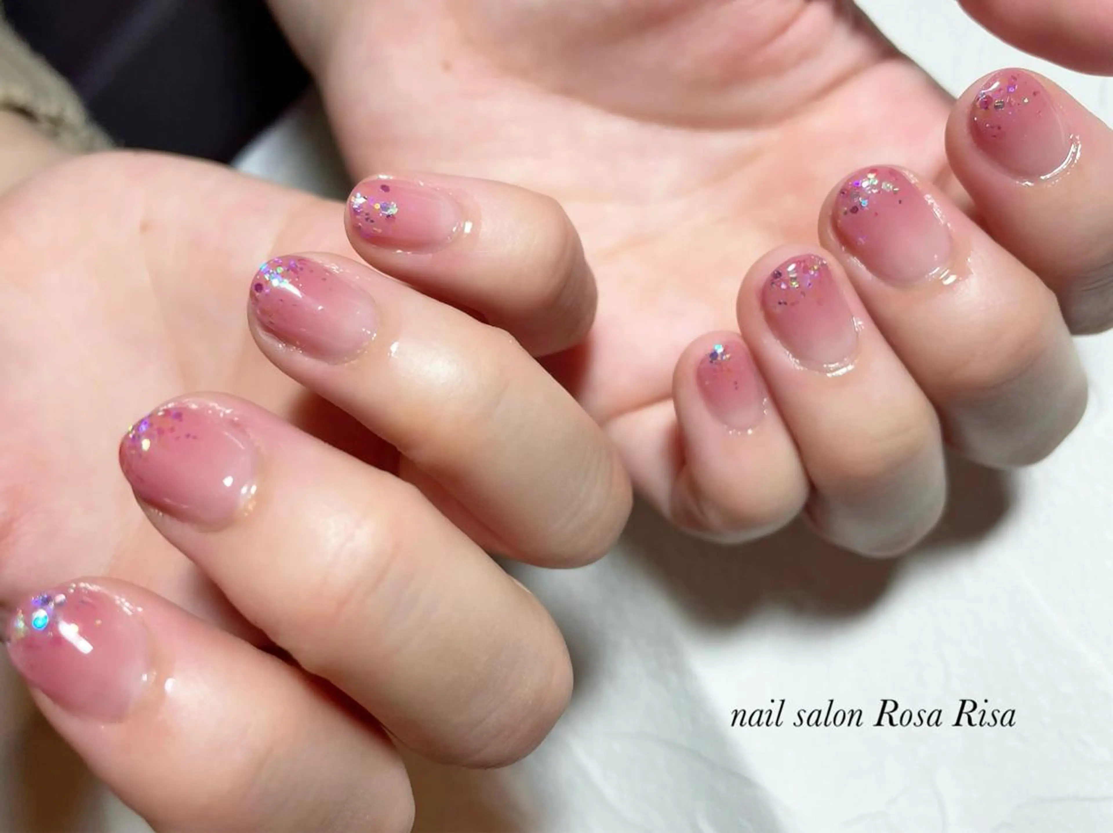 ショート ネイル オーロラネイル ラメ(グリッター) ネイルスタジオ シェイクユアハンズのネイルデザイン
