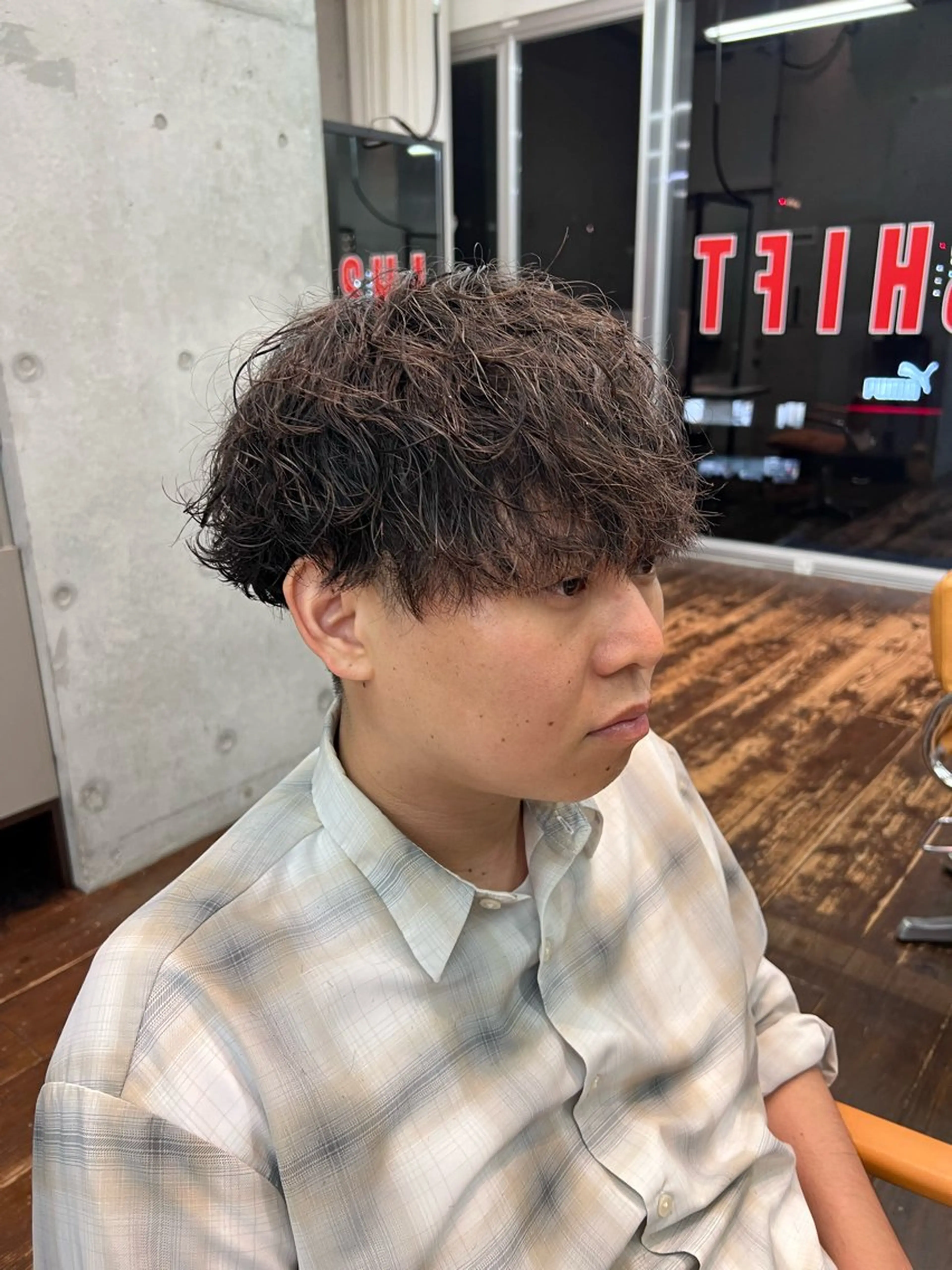 ミディアム パーマ メンズ ミディアムパーマ メンズパーマ 波巻きパーマ カット パーマ メンズ特化美容師 /たけしのヘアスタイル