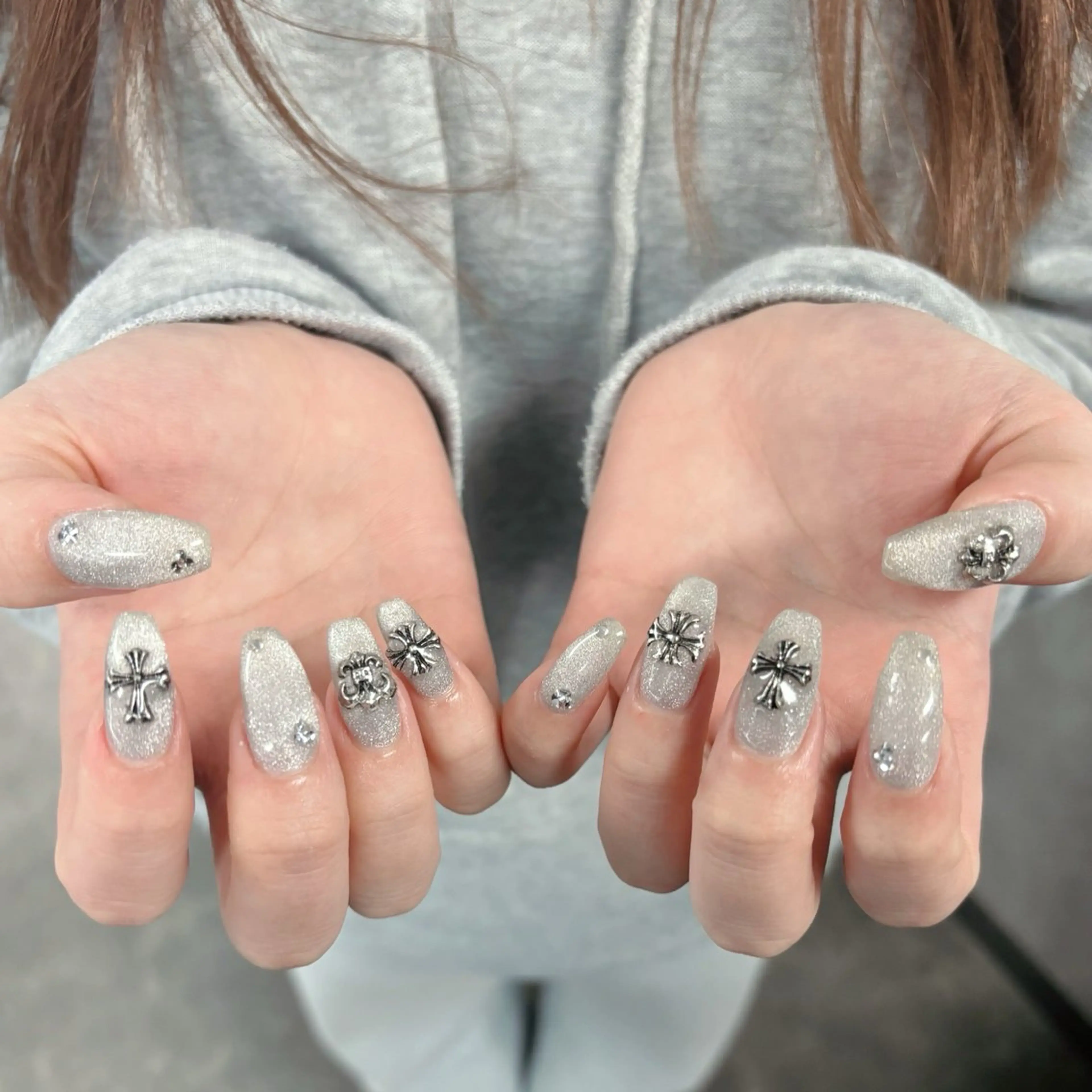 ネイル キラキラネイル マグネットネイル peTiT minamiのネイルデザイン