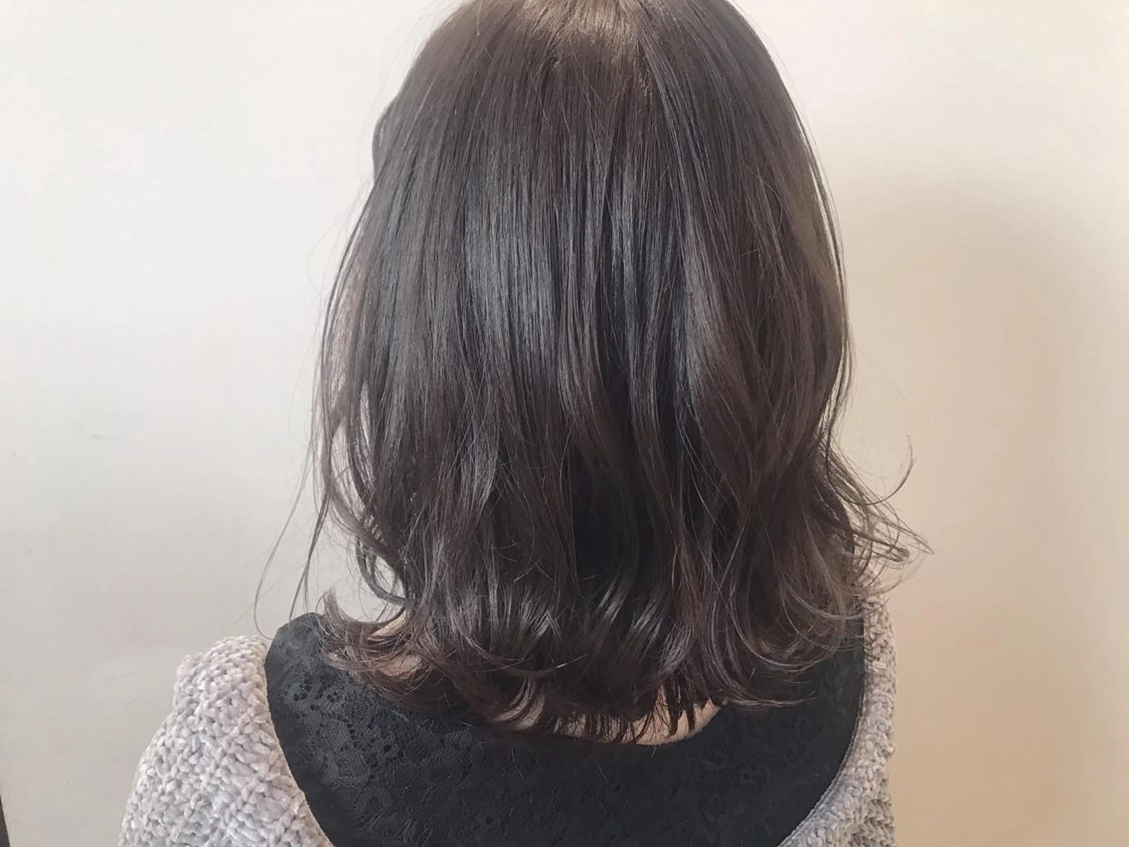 ミディアム カラー グレージュ 大阪福島韓国束感まつ げ Sayaka🤍のマツエク・マツパデザイン