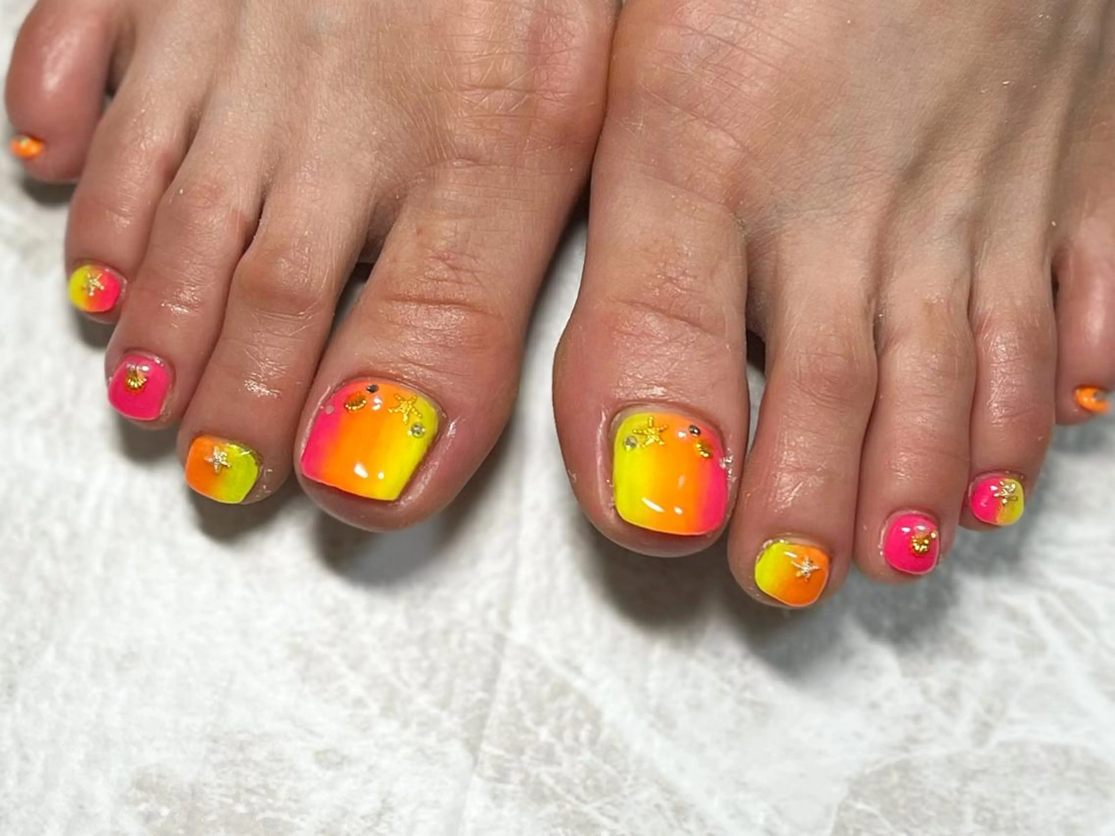 ネイル フットネイル ニュアンスネイル シンプルネイル 春ネイル 夏ネイル フットネイル nail fufla ♡yamane♡のネイルデザイン