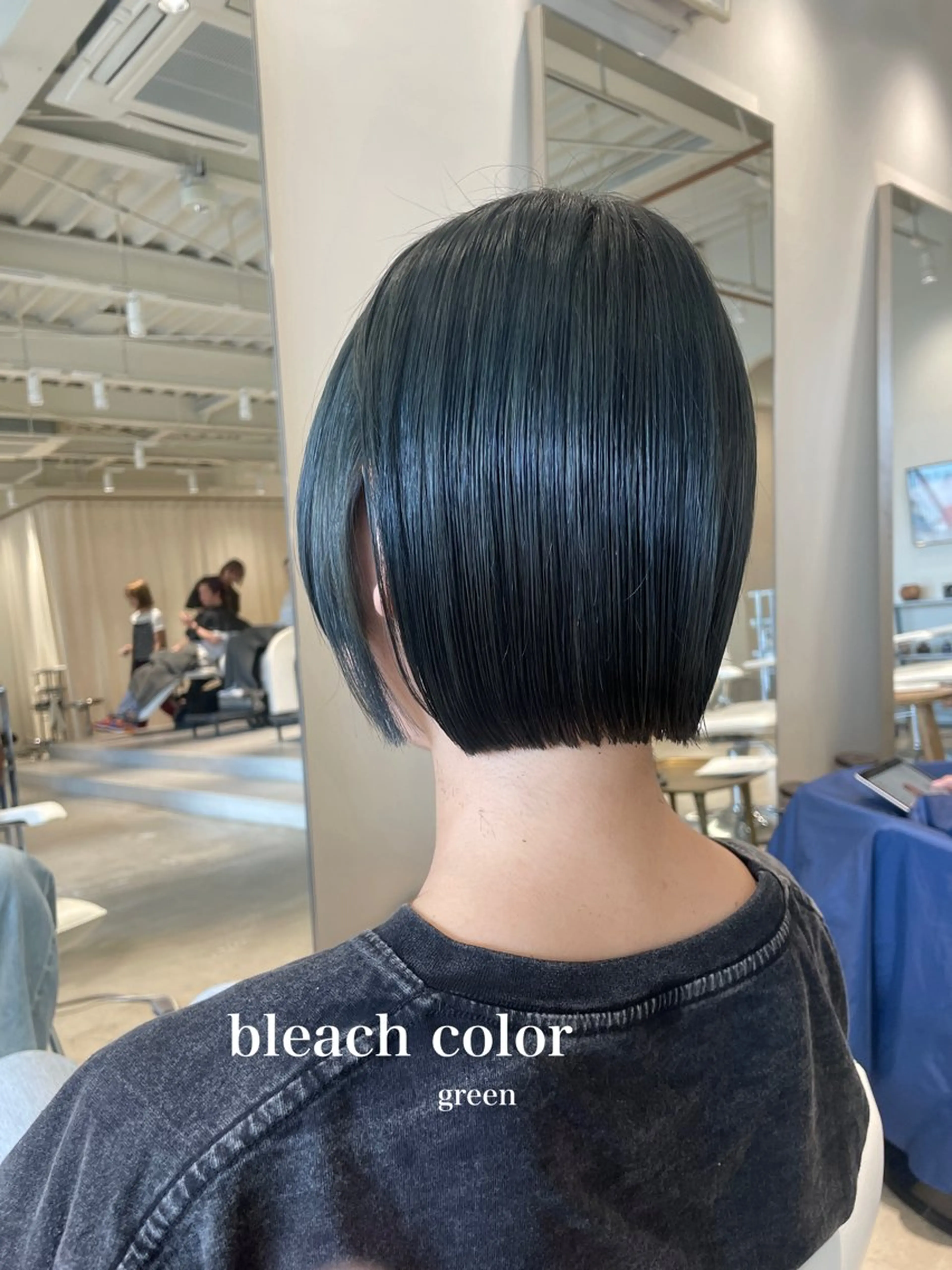 ミディアム カラー 峯崎 葵のヘアスタイル