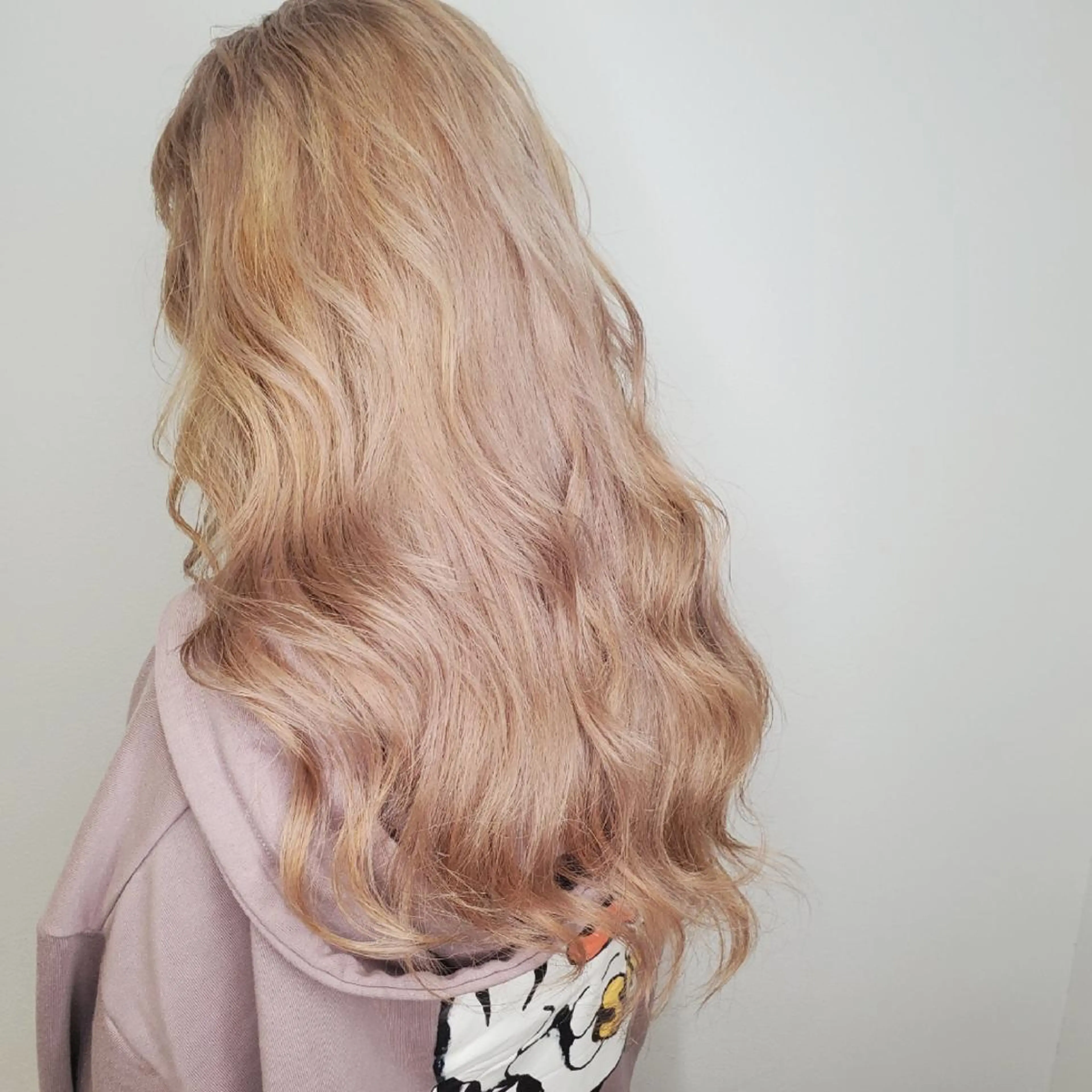 ロング カラー ベージュカラー ブロンド ミルクティーベージュ ヘアカラー トリートメント レイヤーカット/ ウルフカット/大橋 のヘアスタイル