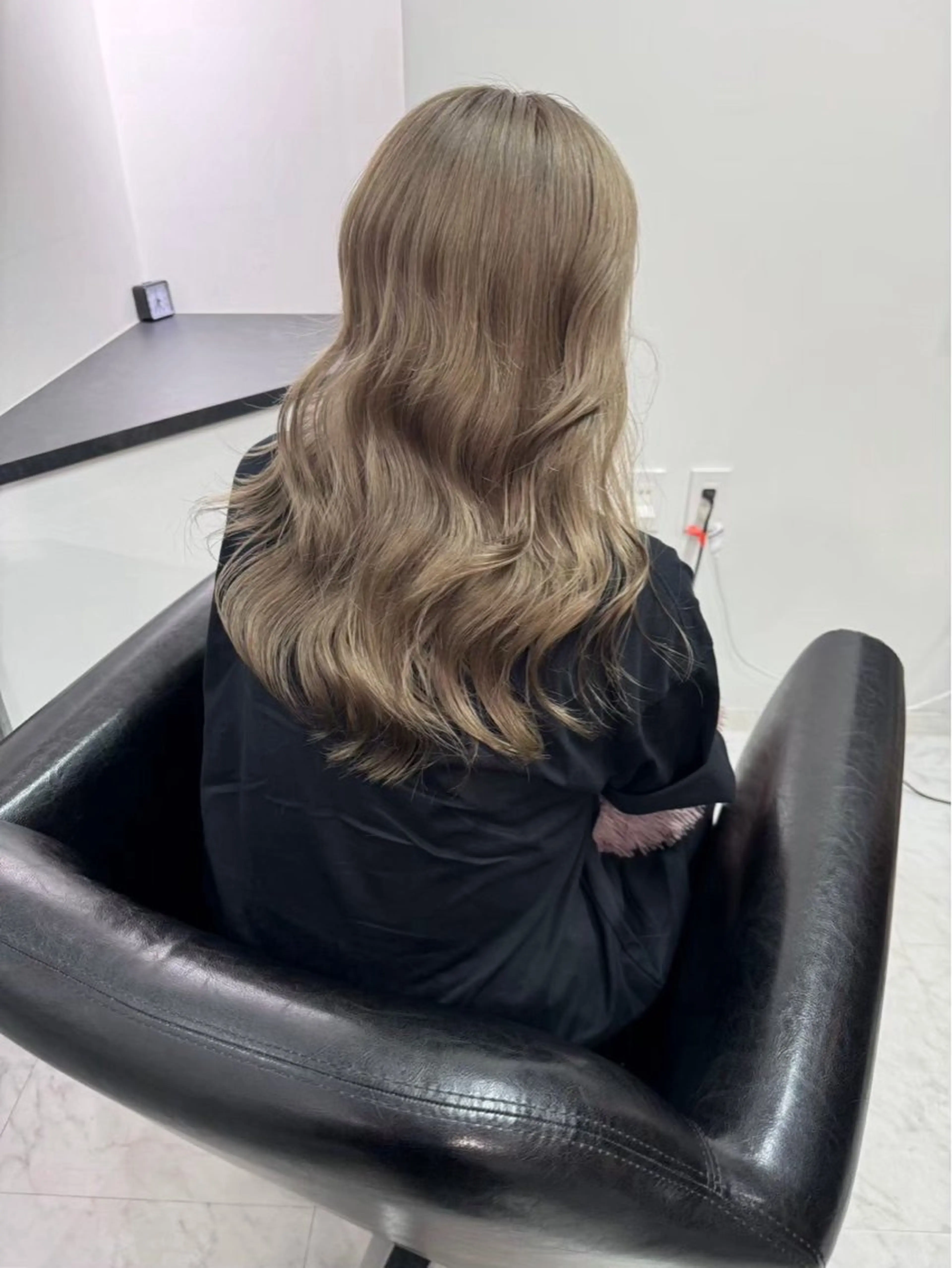 ロング カラー ブリーチ 透明感カラー ブリーチなしカラー 市川 陽菜のヘアスタイル