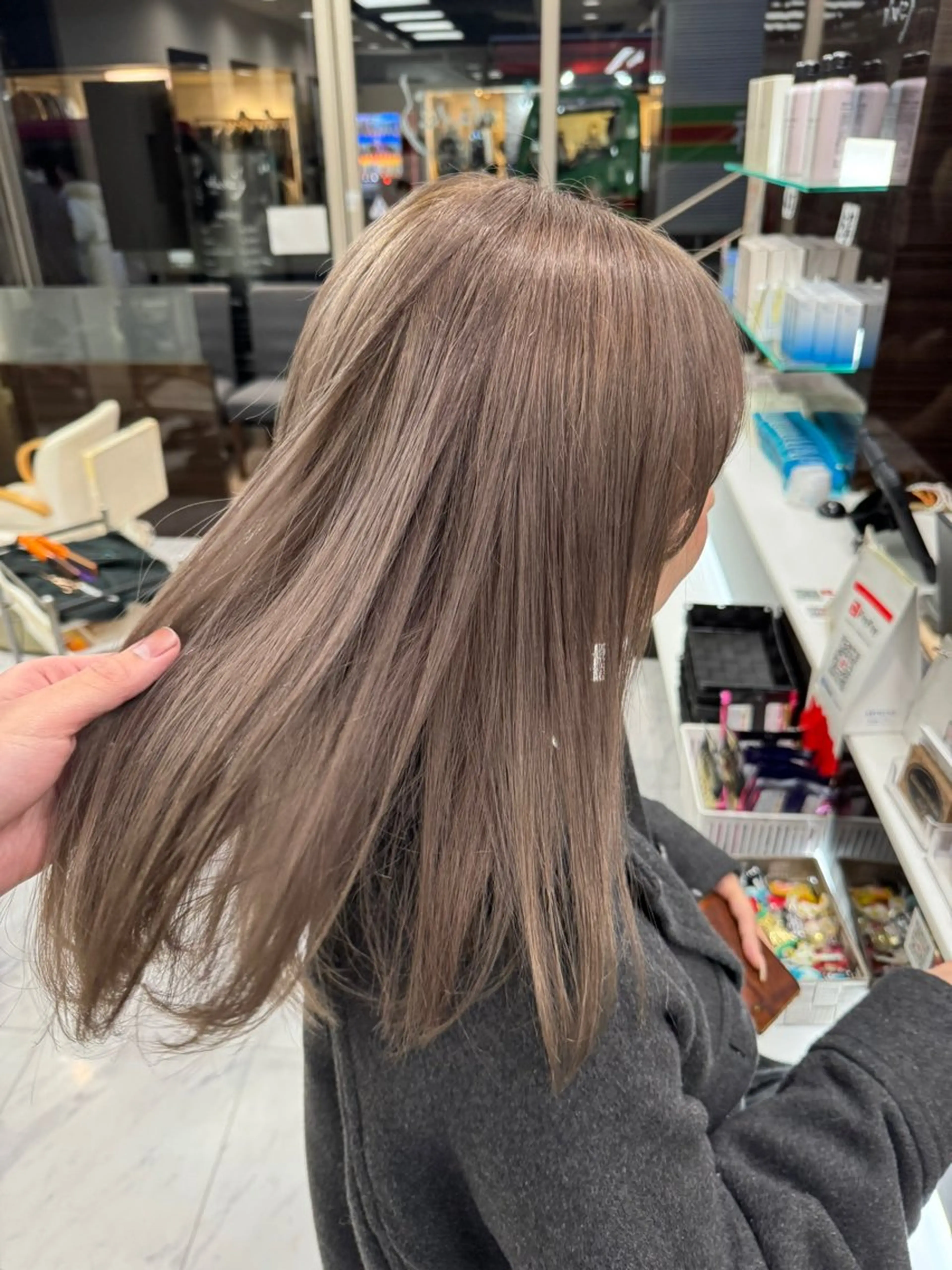 ロング カラー ヘアアレンジ 切りっぱなしボブ ブリーチ デザインカラー ダブルカラー グラデーションカラー カット ヘアカラー トリートメント 目黒 碧人のヘアスタイル