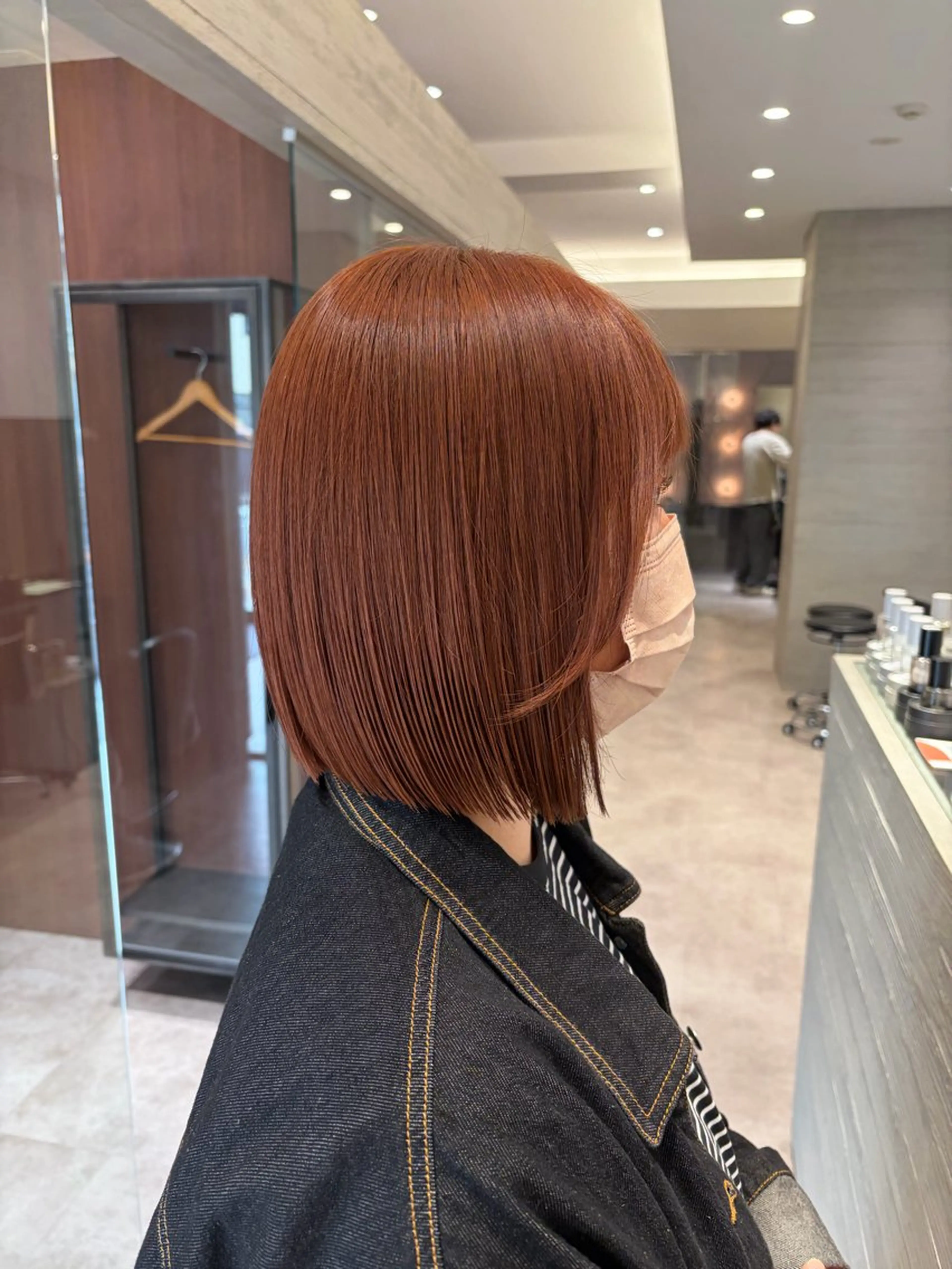 ショート ボブ カット サキ🤍ハイトーン 🩰くびれ巻きヘアのヘアスタイル