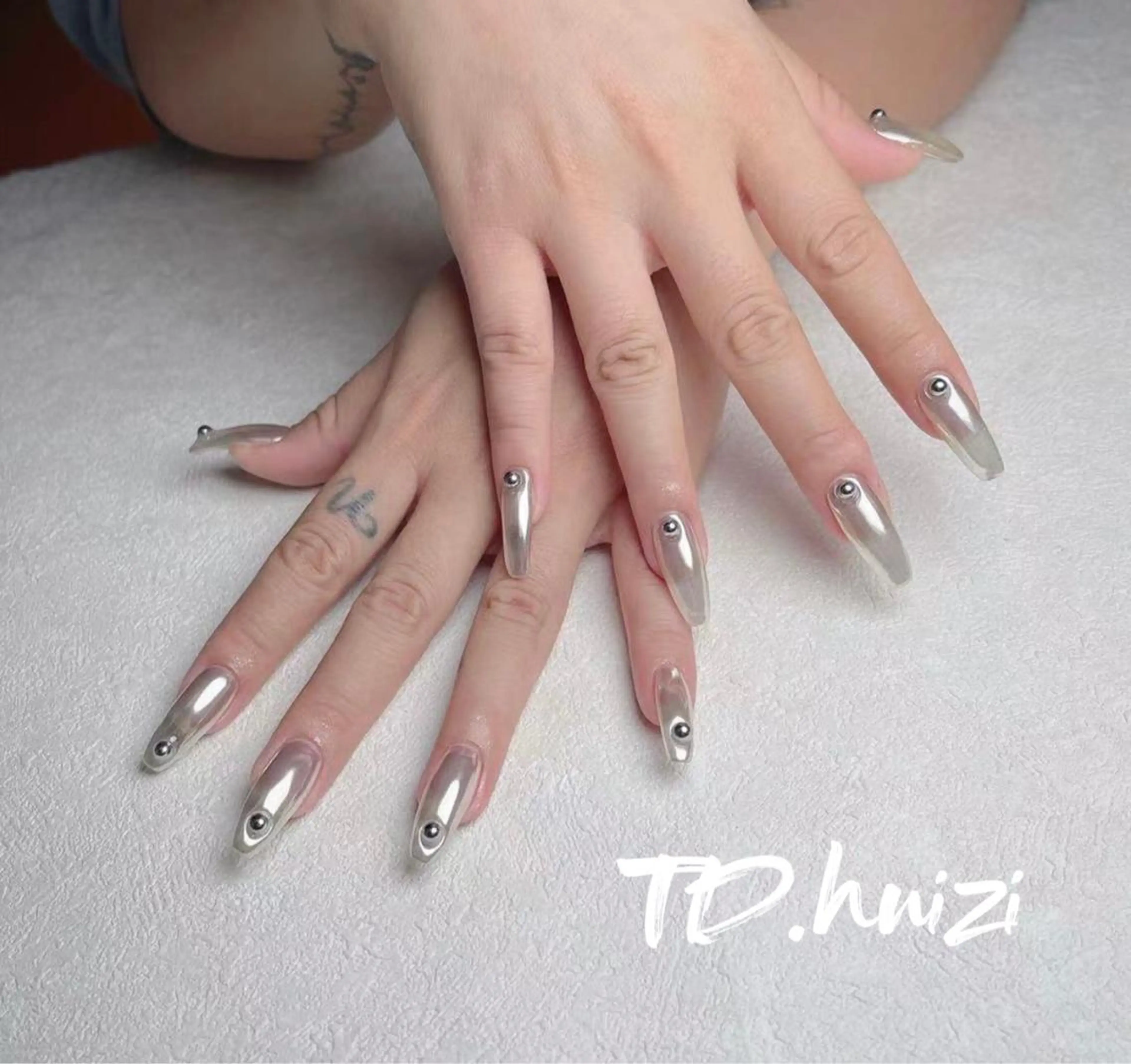 セミロング めぐみのネイルサロン スタッフ練習のネイルデザイン