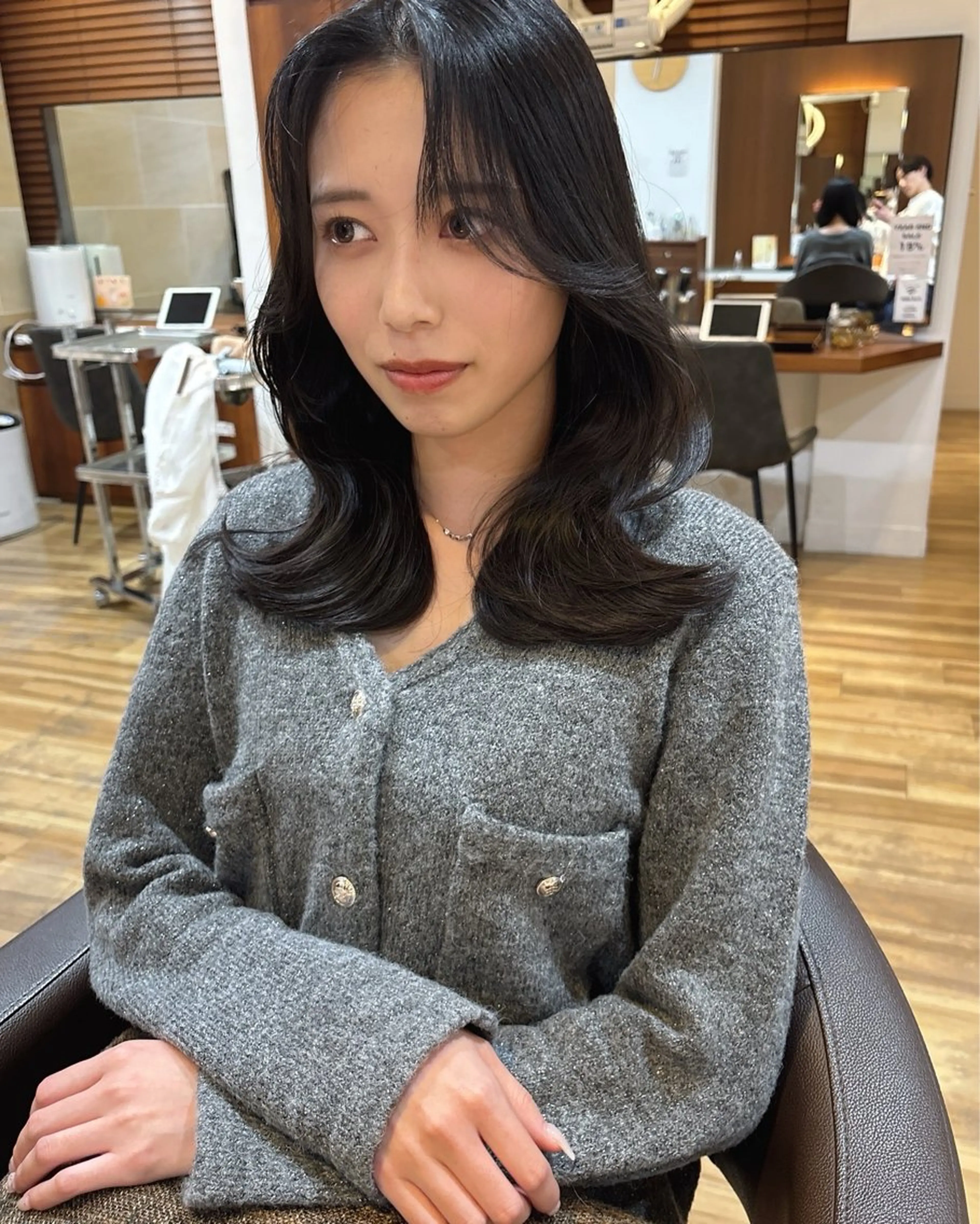 ミディアム くびれヘア カット レイヤーカット /透明感/千葉怜寿のヘアスタイル