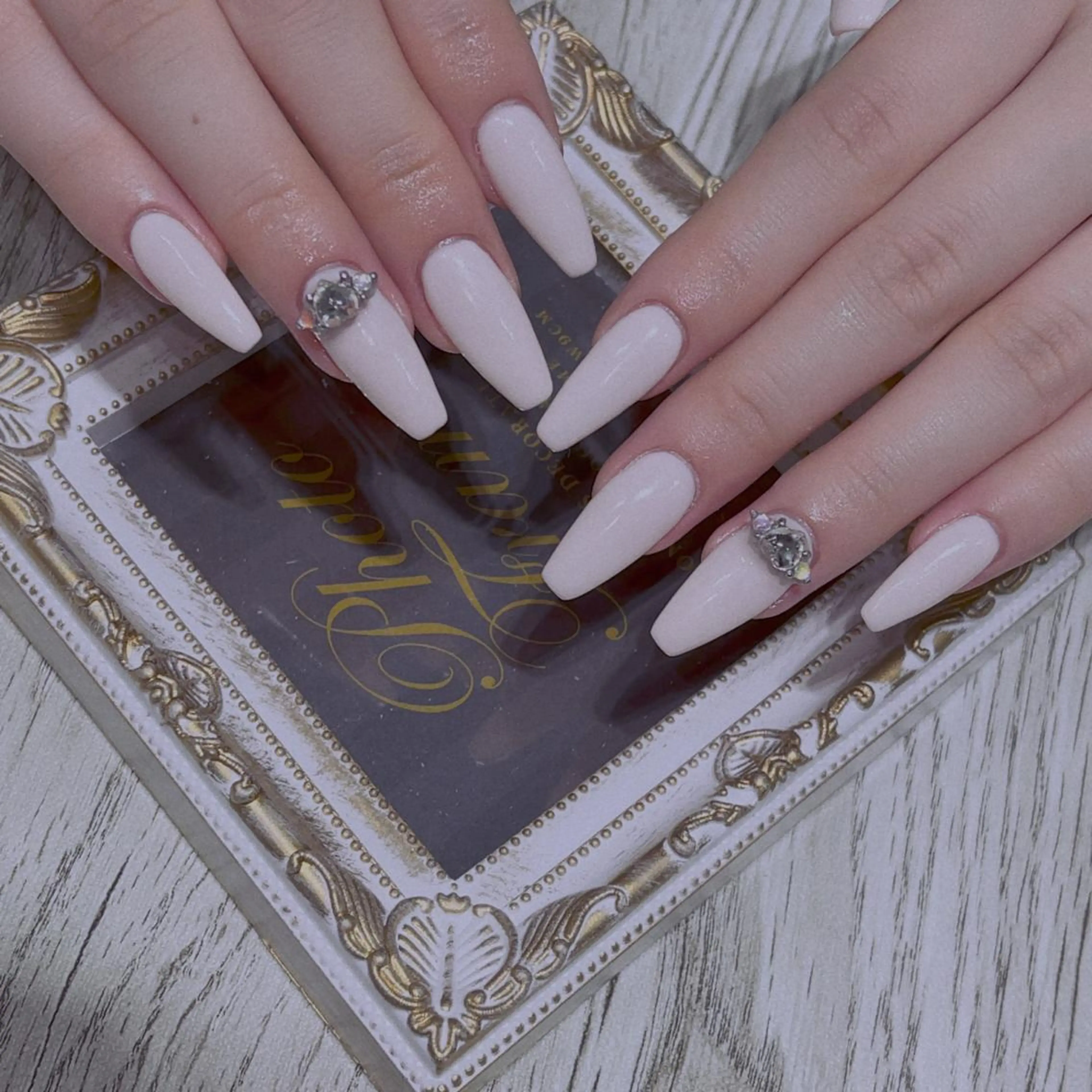 ネイル ハンドネイル Queens ciciのネイルデザイン