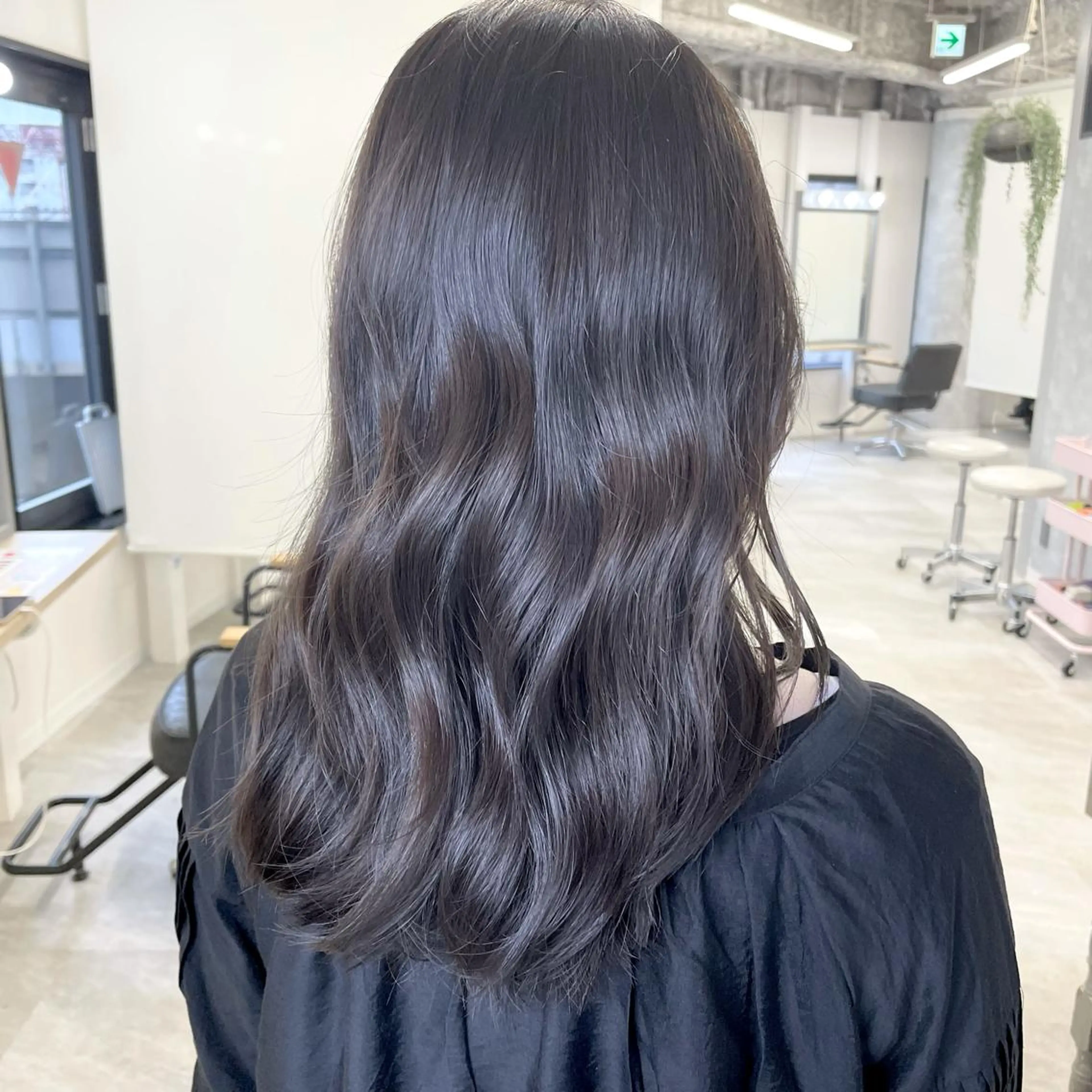 セミロング カラー 肌に馴染む暗髪 梅田・増田のヘアスタイル