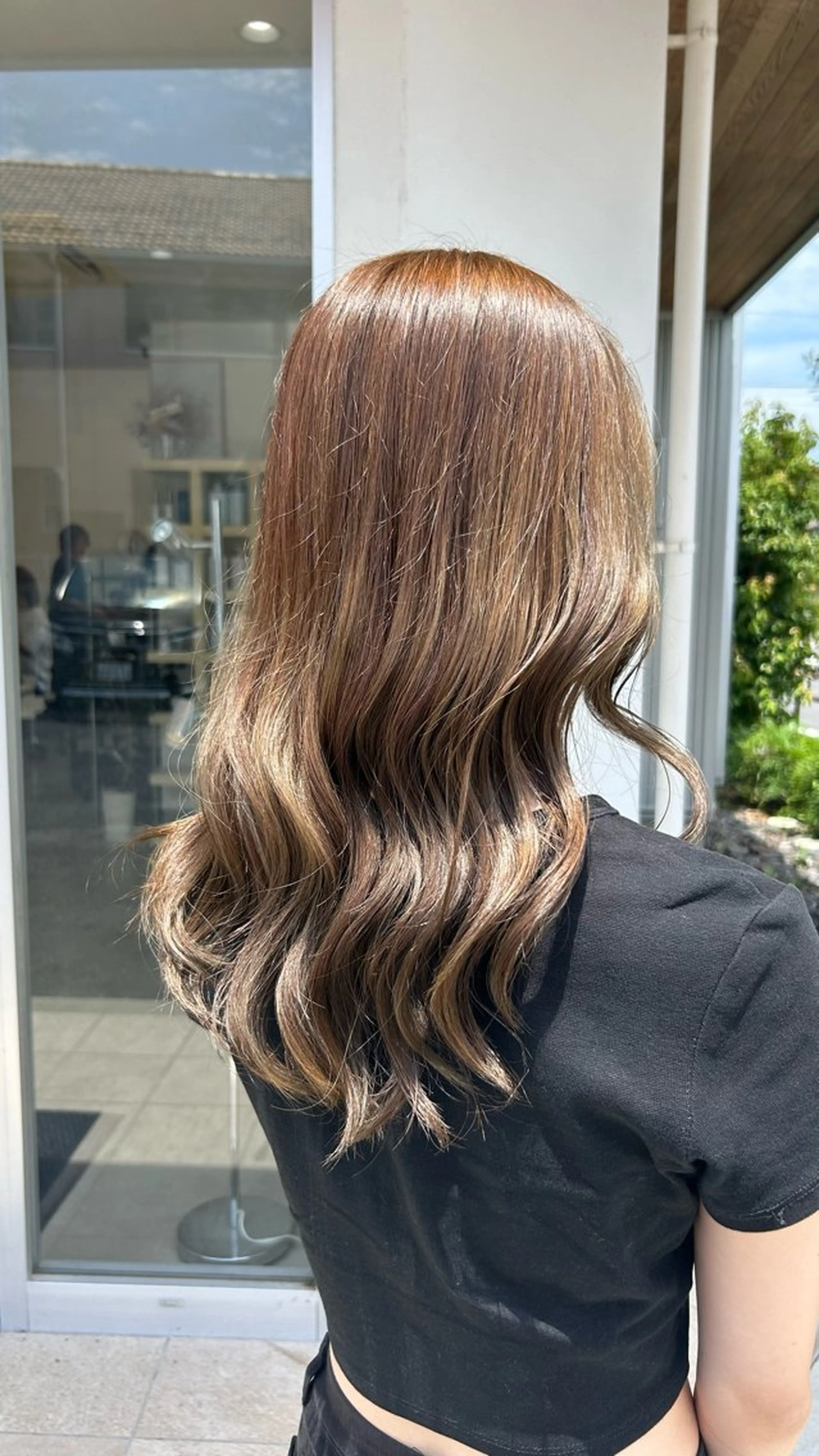 ロング 根岸 麻菜のヘアスタイル