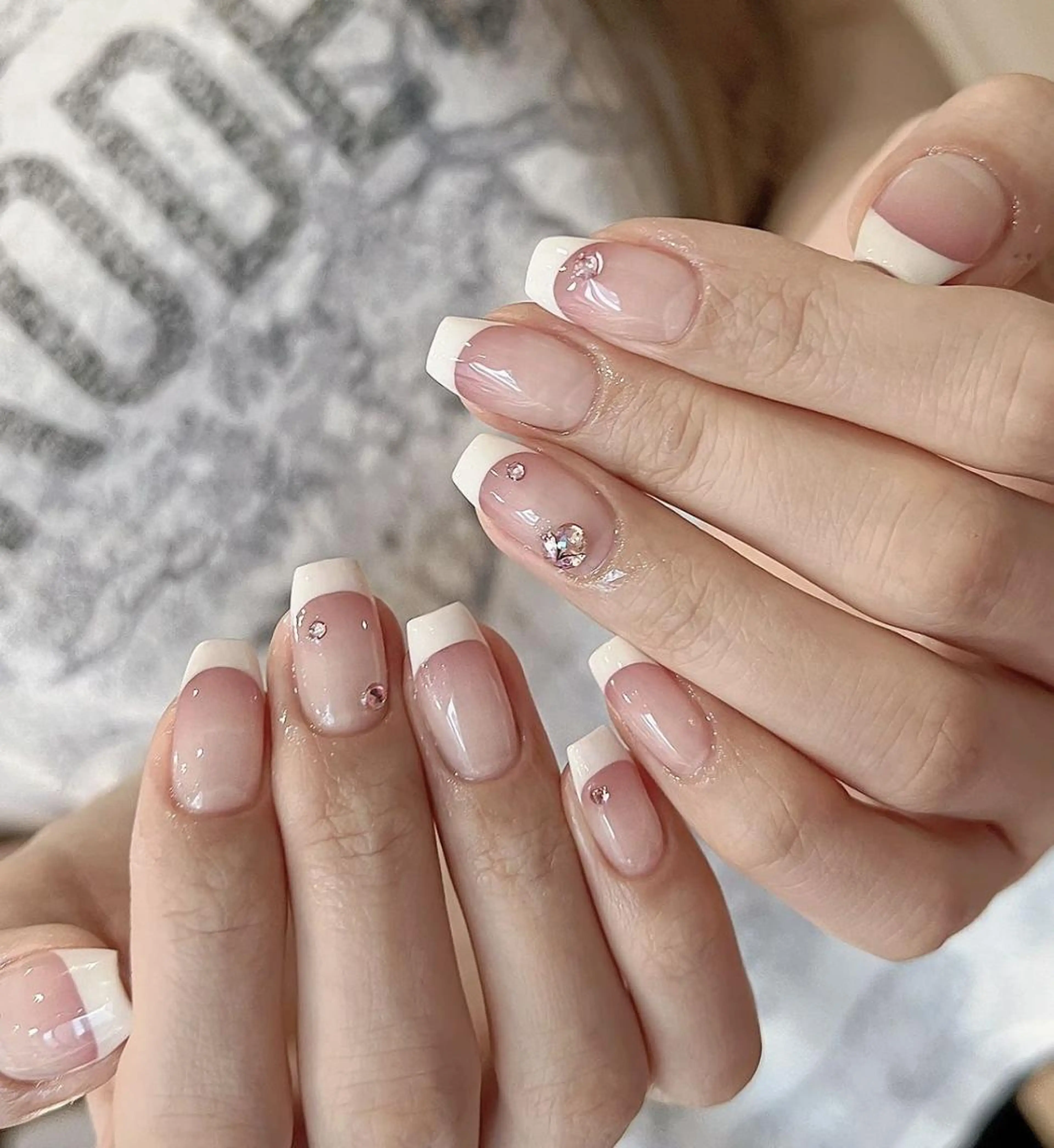 ネイル 長さ出し ネイルチップ Queens テイのネイルデザイン