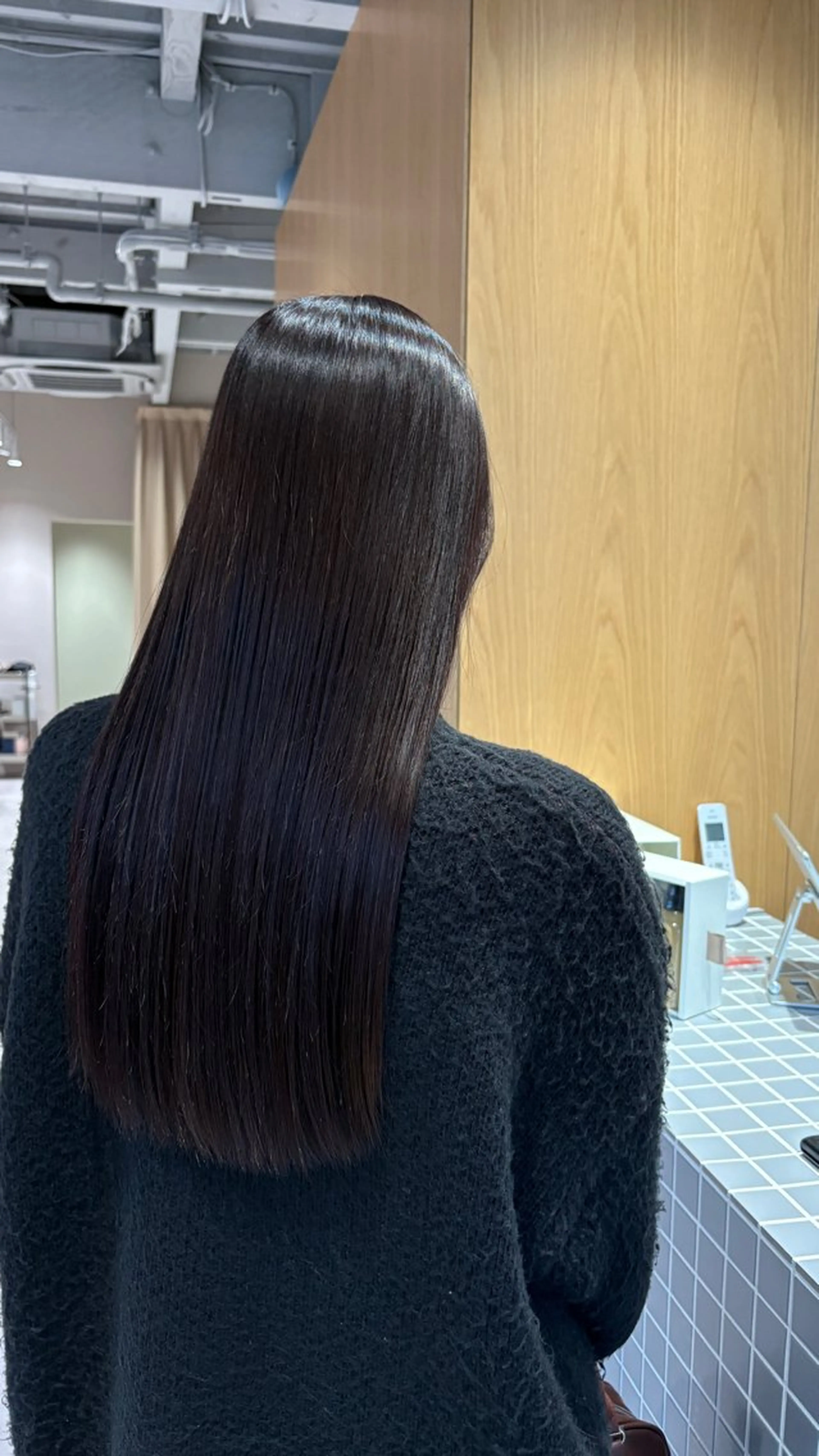 ロング ヘアカラー 井山 葵のヘアスタイル