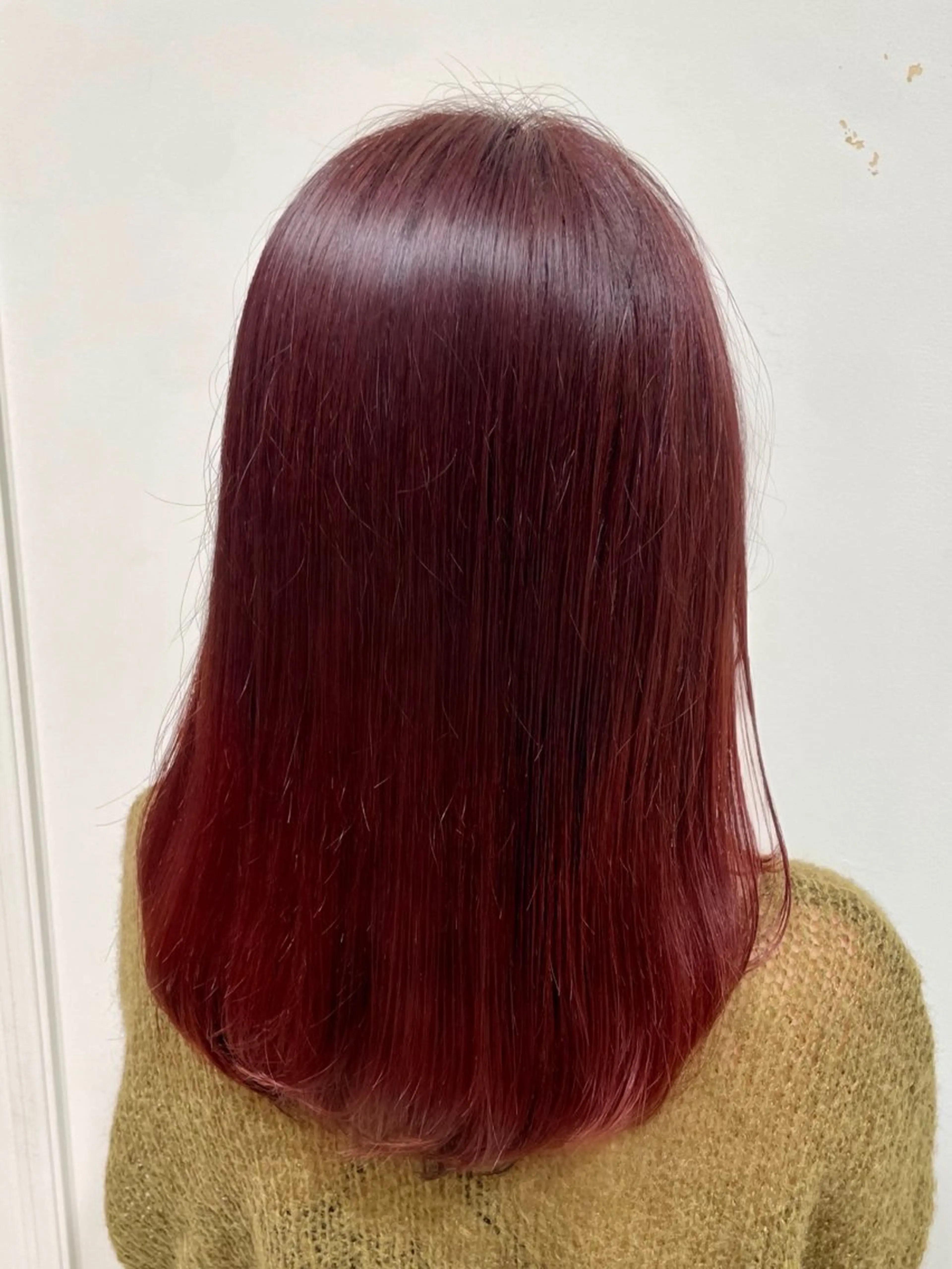 セミロング カラー ブリーチ グラデーションカラー レッドカラー カット ヘアカラー 上原 加里奈のヘアスタイル