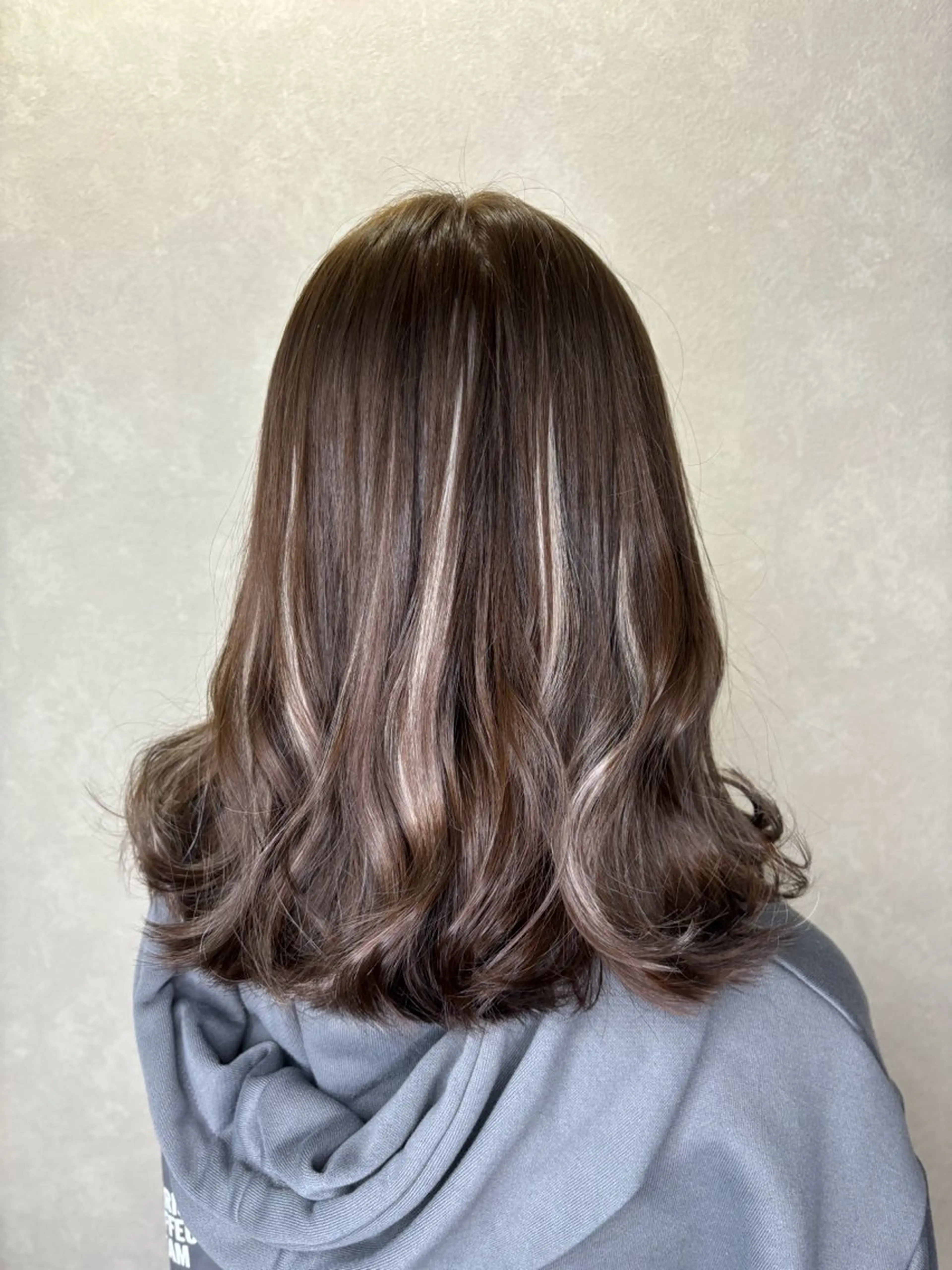 セミロング 艶カラー🫧/シール エクステRYOKAのヘアスタイル