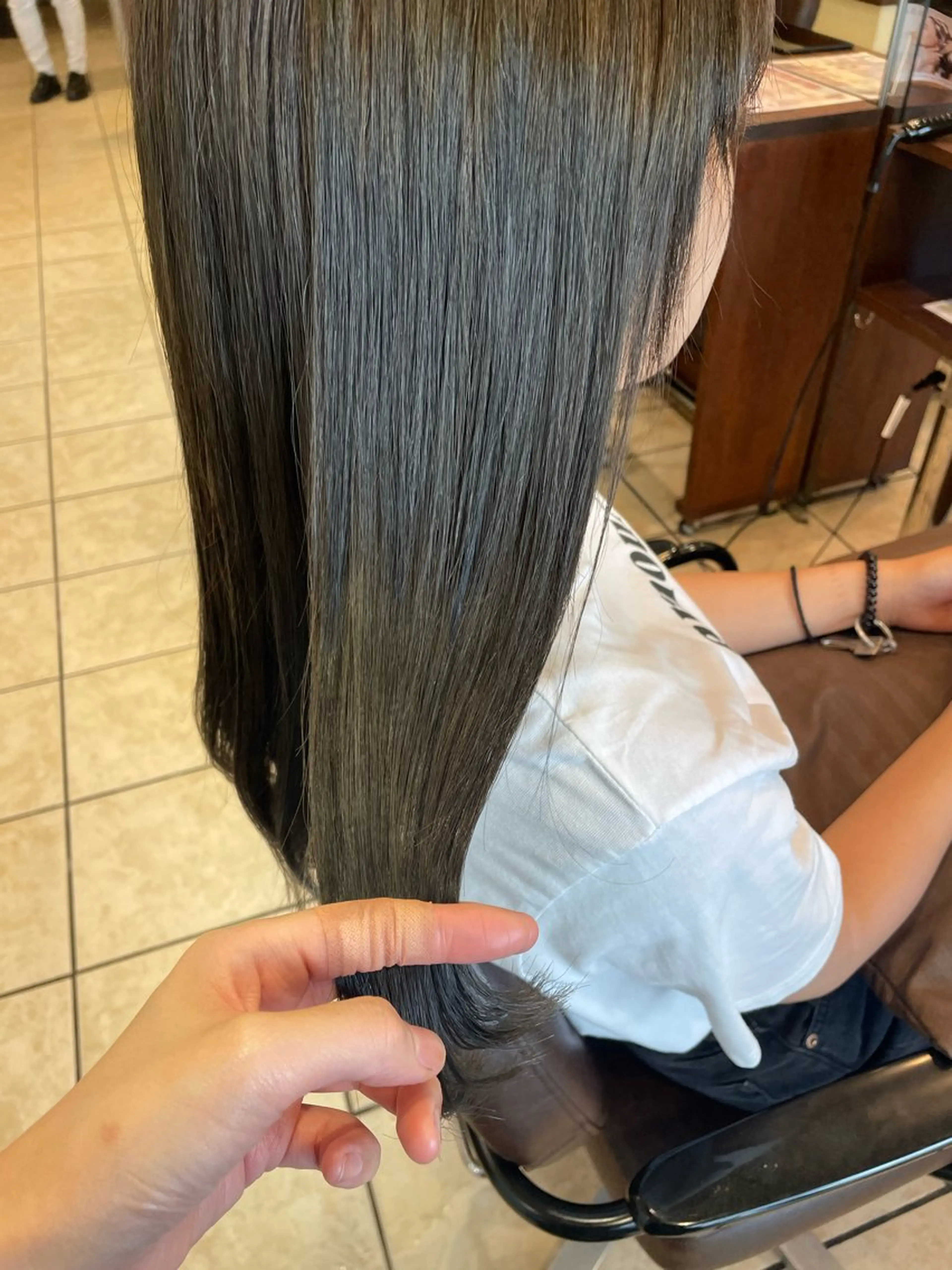 カラー 桑田 新菜のヘアスタイル