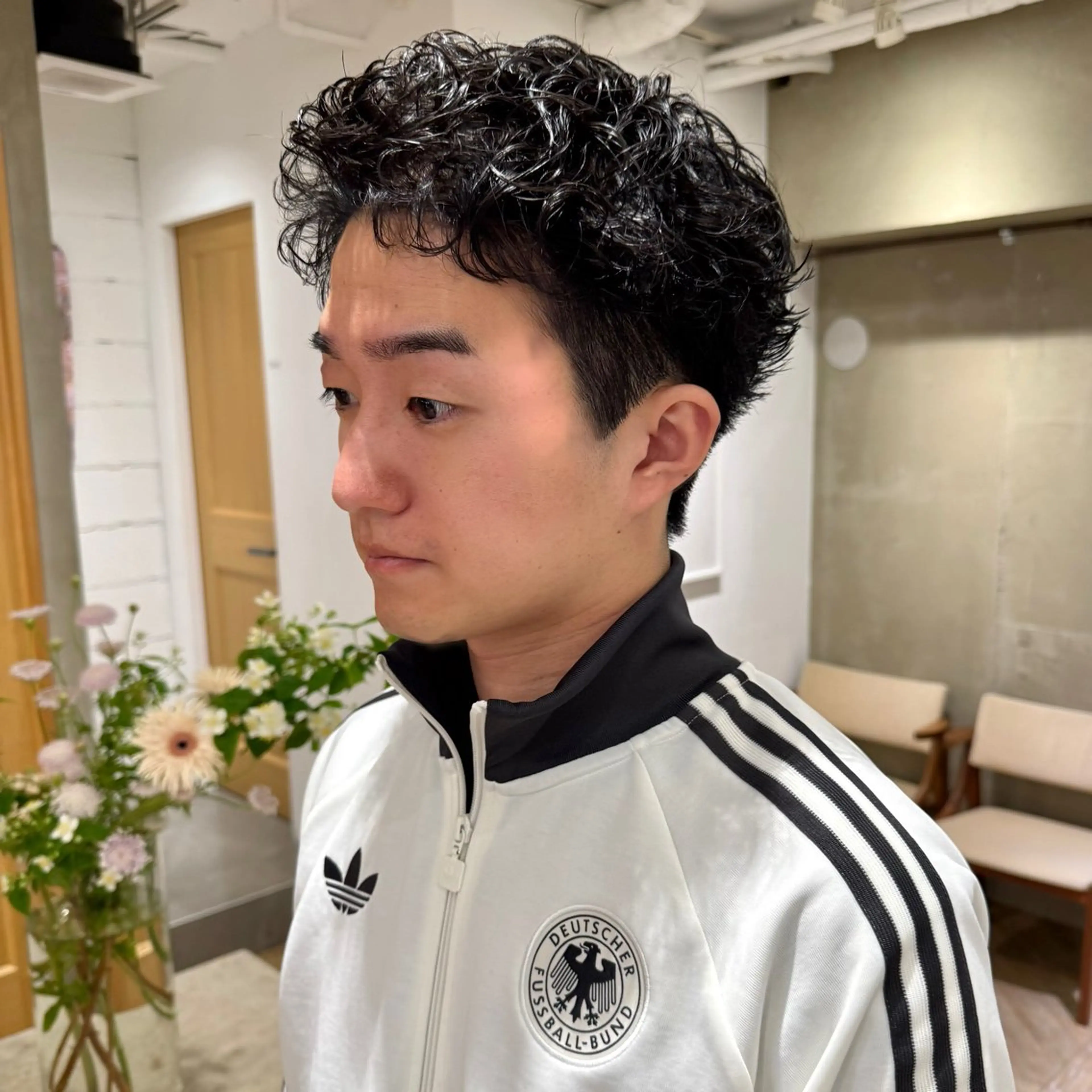 ショート パーマ メンズ センターパート ダウンパーマ フェザーパーマ メンズパーマ スパイキーショート カット シャドウパーマ 田形清流のヘアスタイル