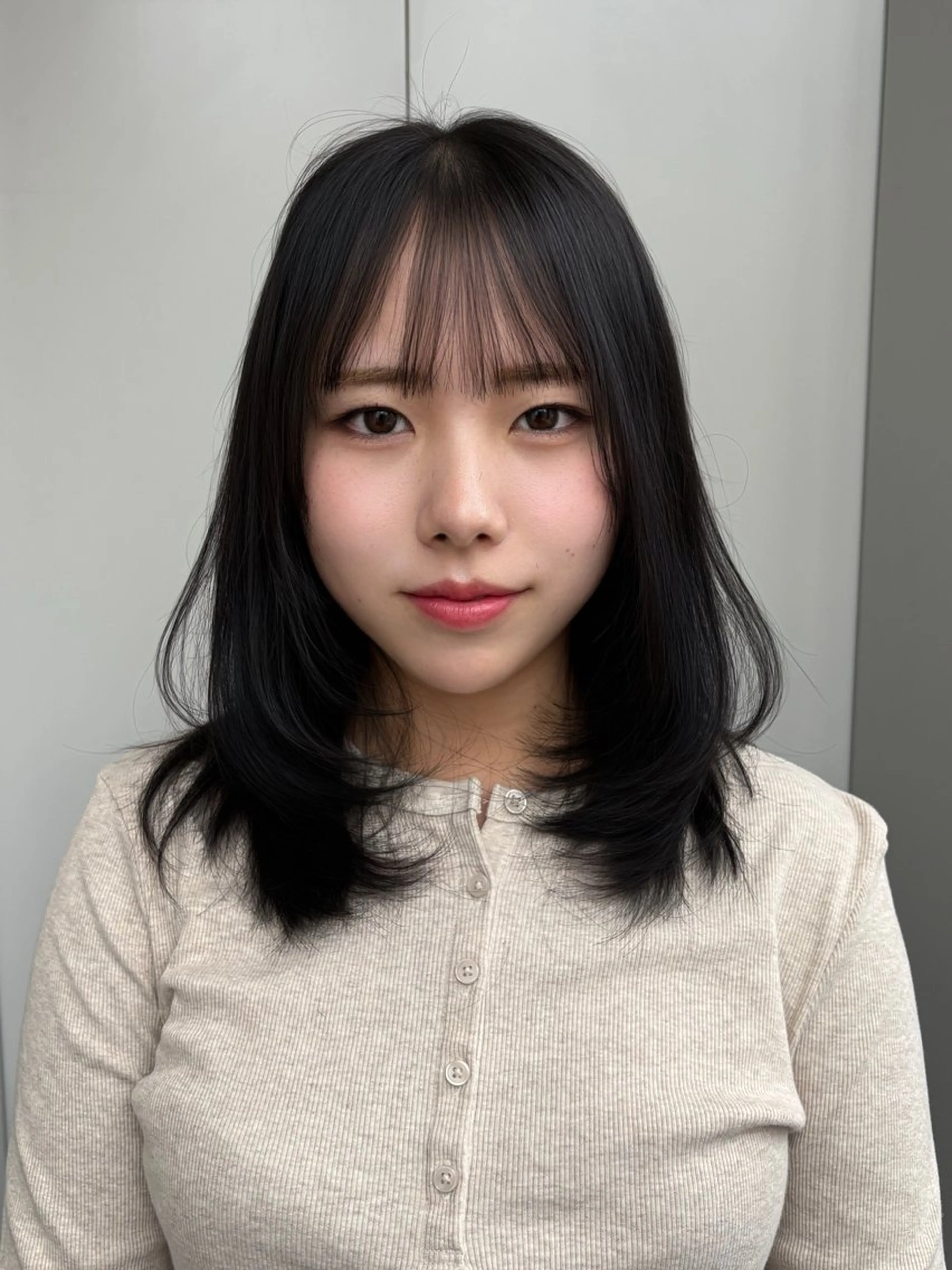 ミディアム カラー カット ヘアカラー トリートメント 韓国レイヤー⋆౨ৎ゚ 透カラー🩶/ユウキのヘアスタイル