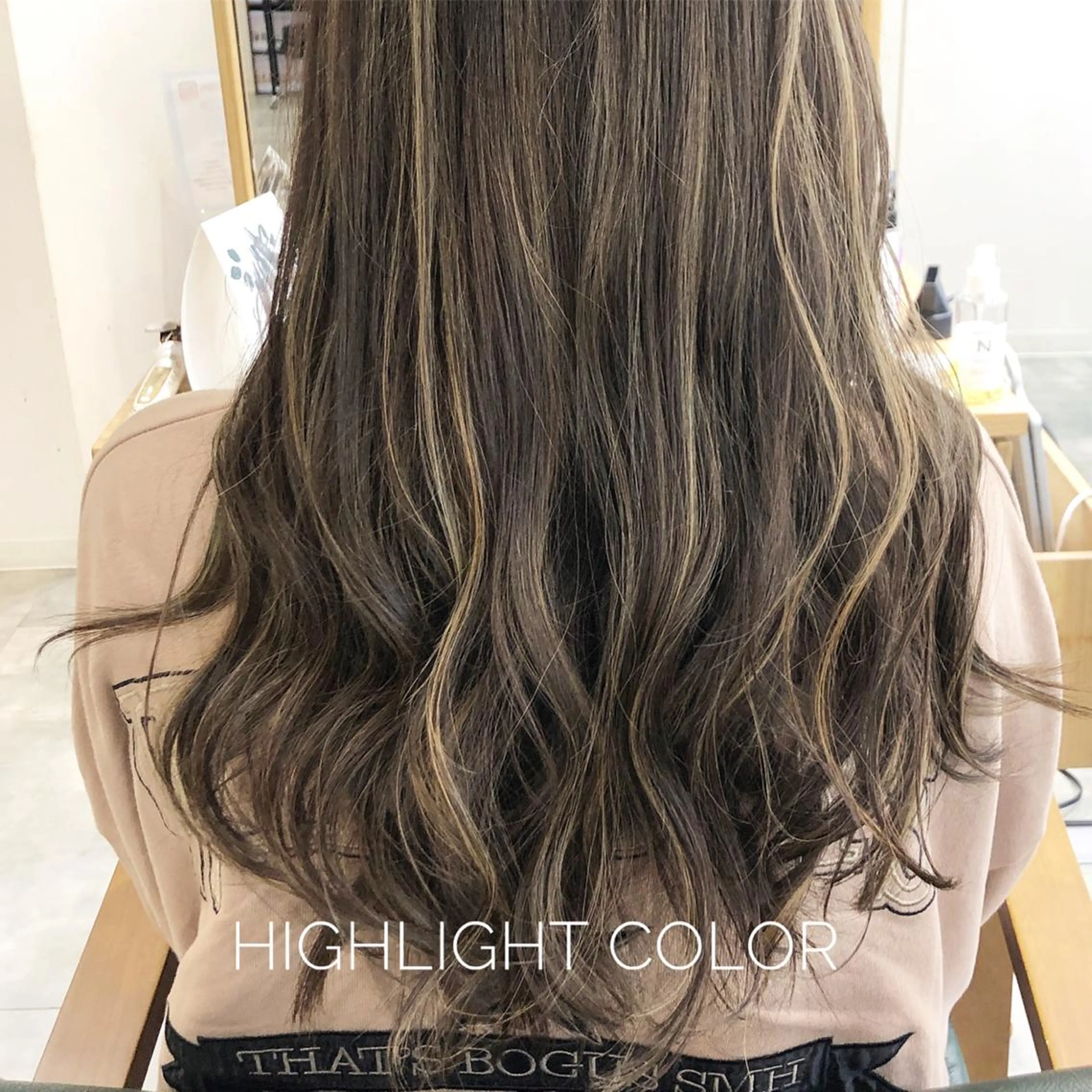セミロング カラー ハイライトカラー ハイライト TOMOKA 艶髪/透明感カラーのヘアスタイル