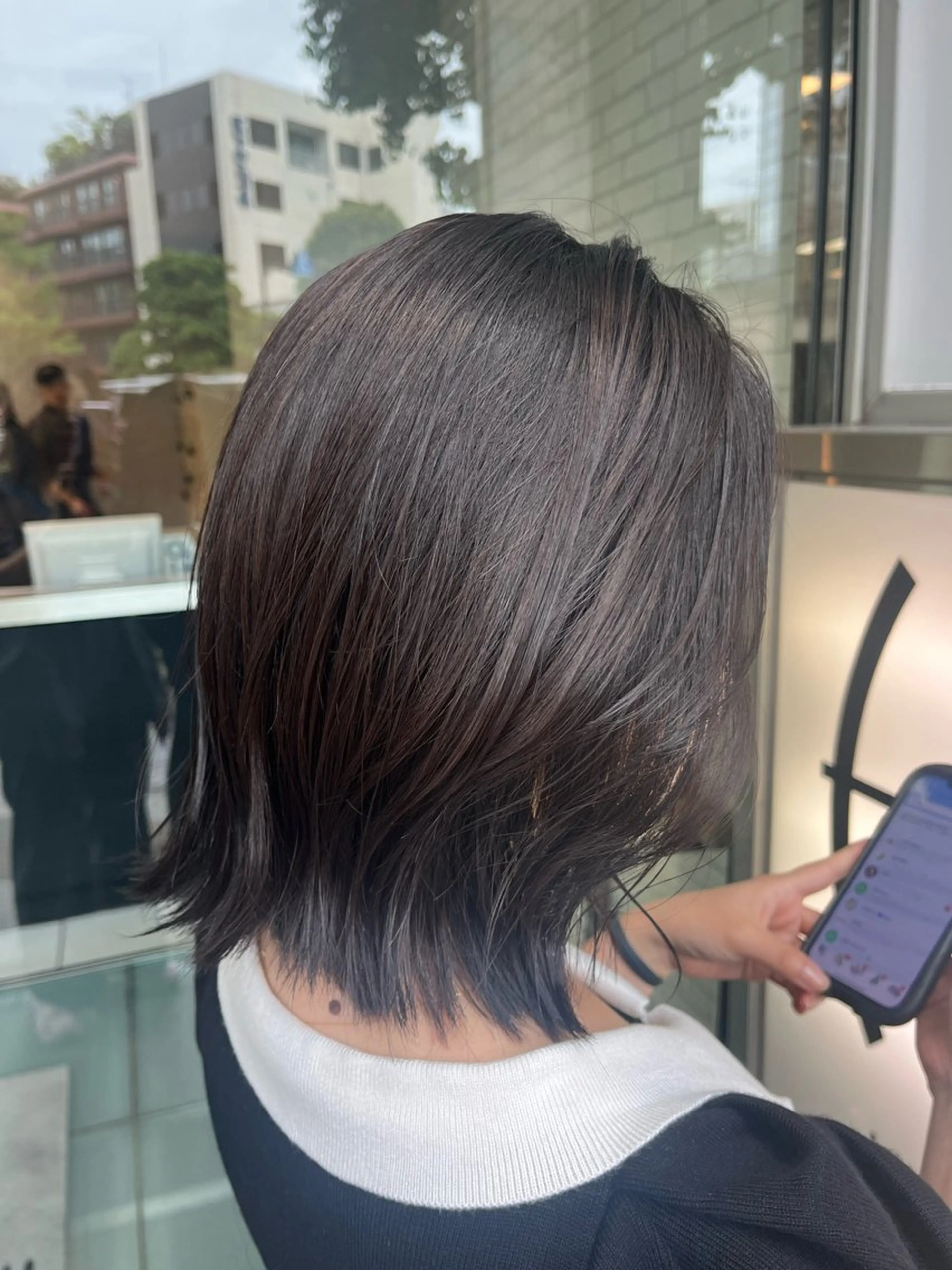 ショート カラー ブラウンカラー ダークブラウン アートディレクター 尾内 友美のヘアスタイル