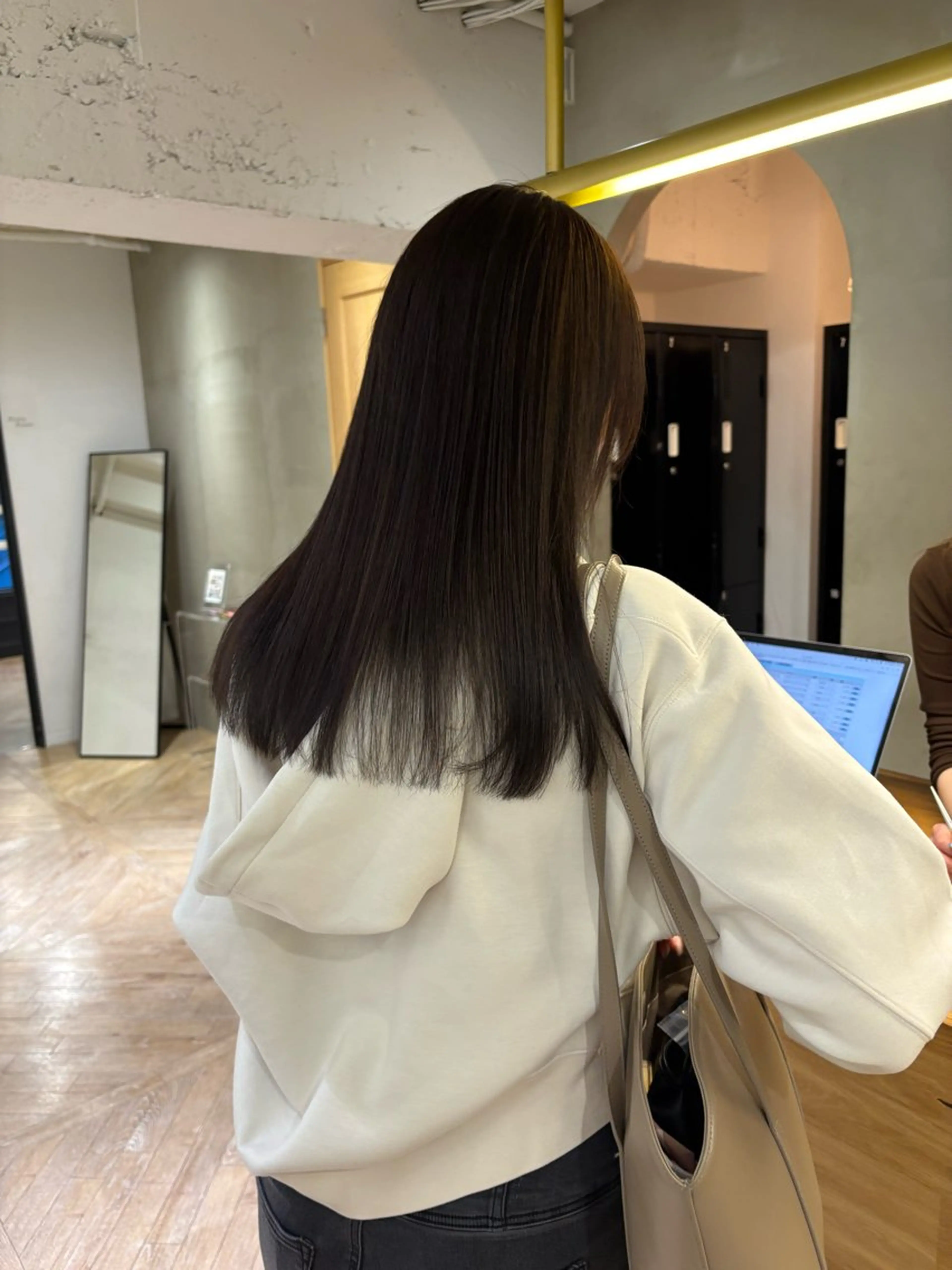 ロング レイヤーカット🐩 透明感カラー モカのヘアスタイル