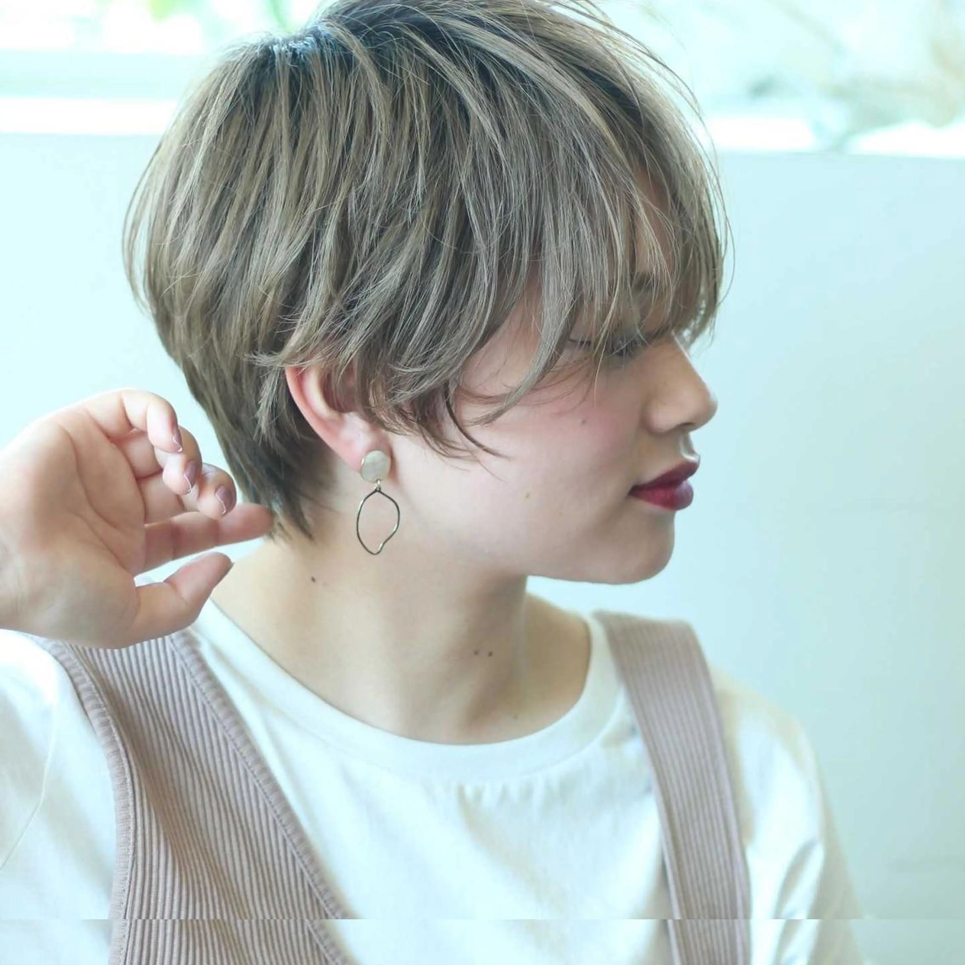 ショート カラー ハンサムショート ベージュカラー グレージュ ショートヘア TEAR AVEDA 【ティア アヴェダ】のヘアスタイル