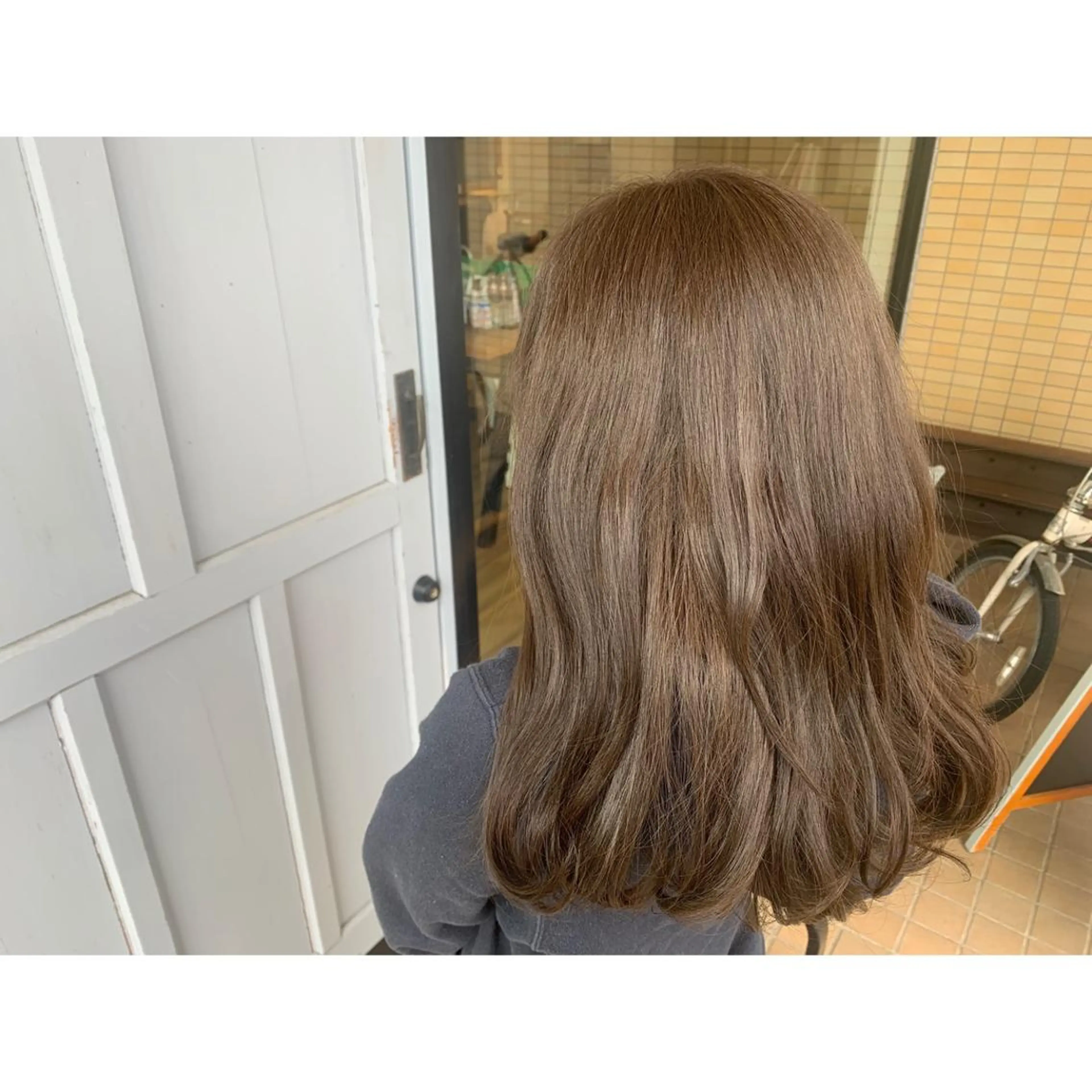 ロング カラー グレージュ ヘアカラー トリートメント ツキダテ ユイのヘアスタイル