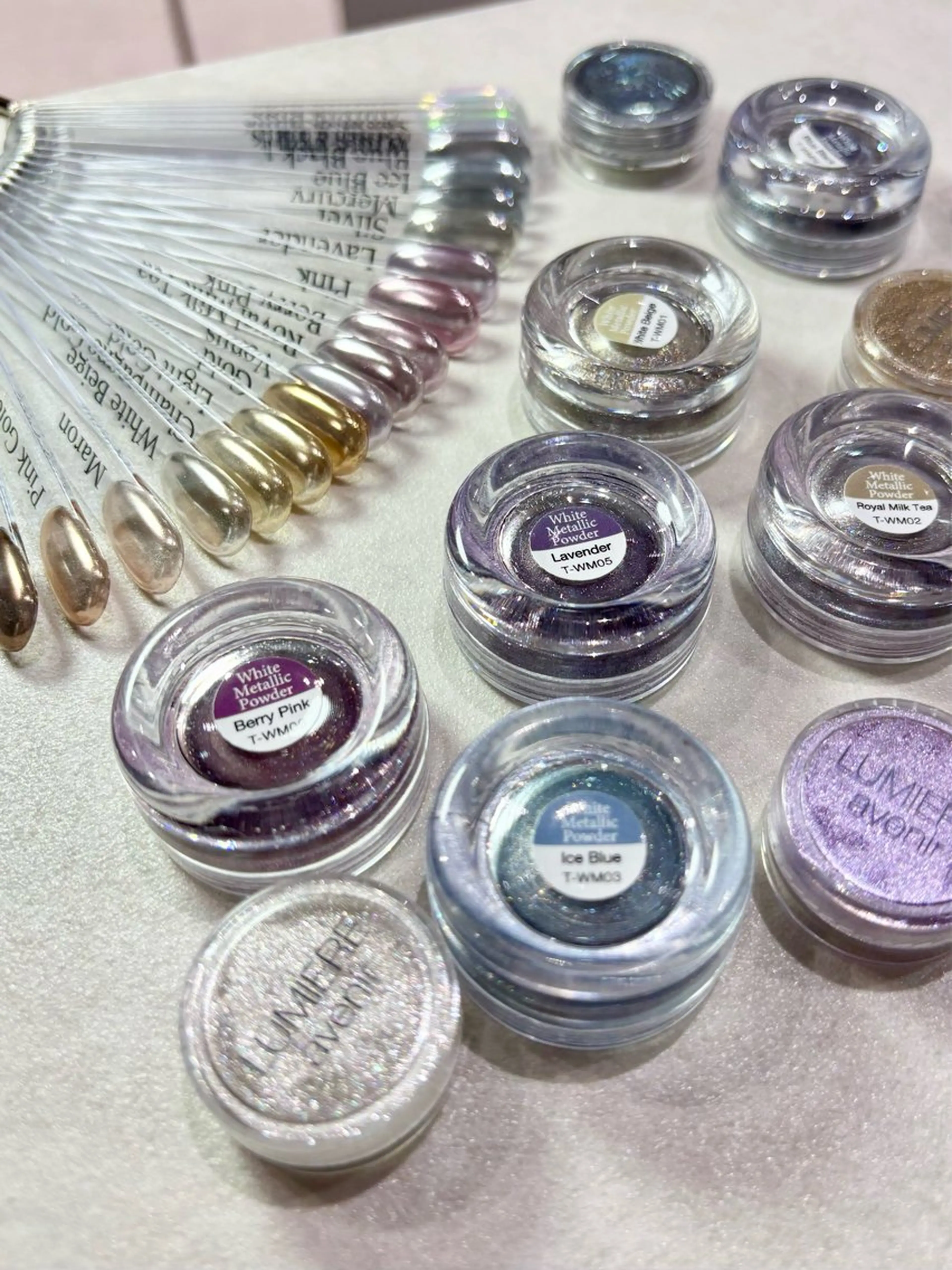 ネイル ミラーネイル kanell⭐︎ ニュアンスネイルのネイルデザイン