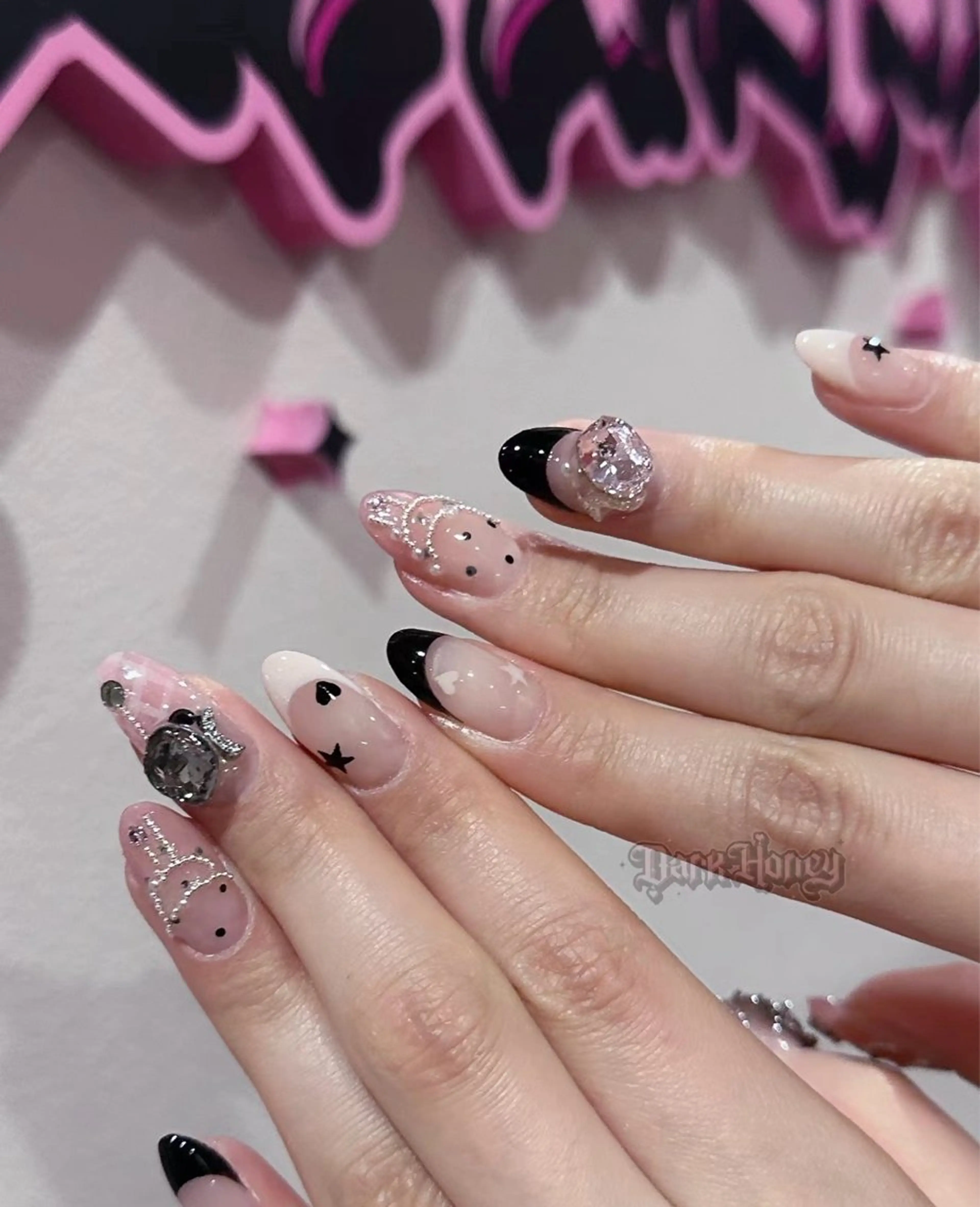 ネイル カジュアル ドット フレンチネイル シンプルネイル ハンドネイル ハンドケア DarkHoney 池袋店のネイルデザイン