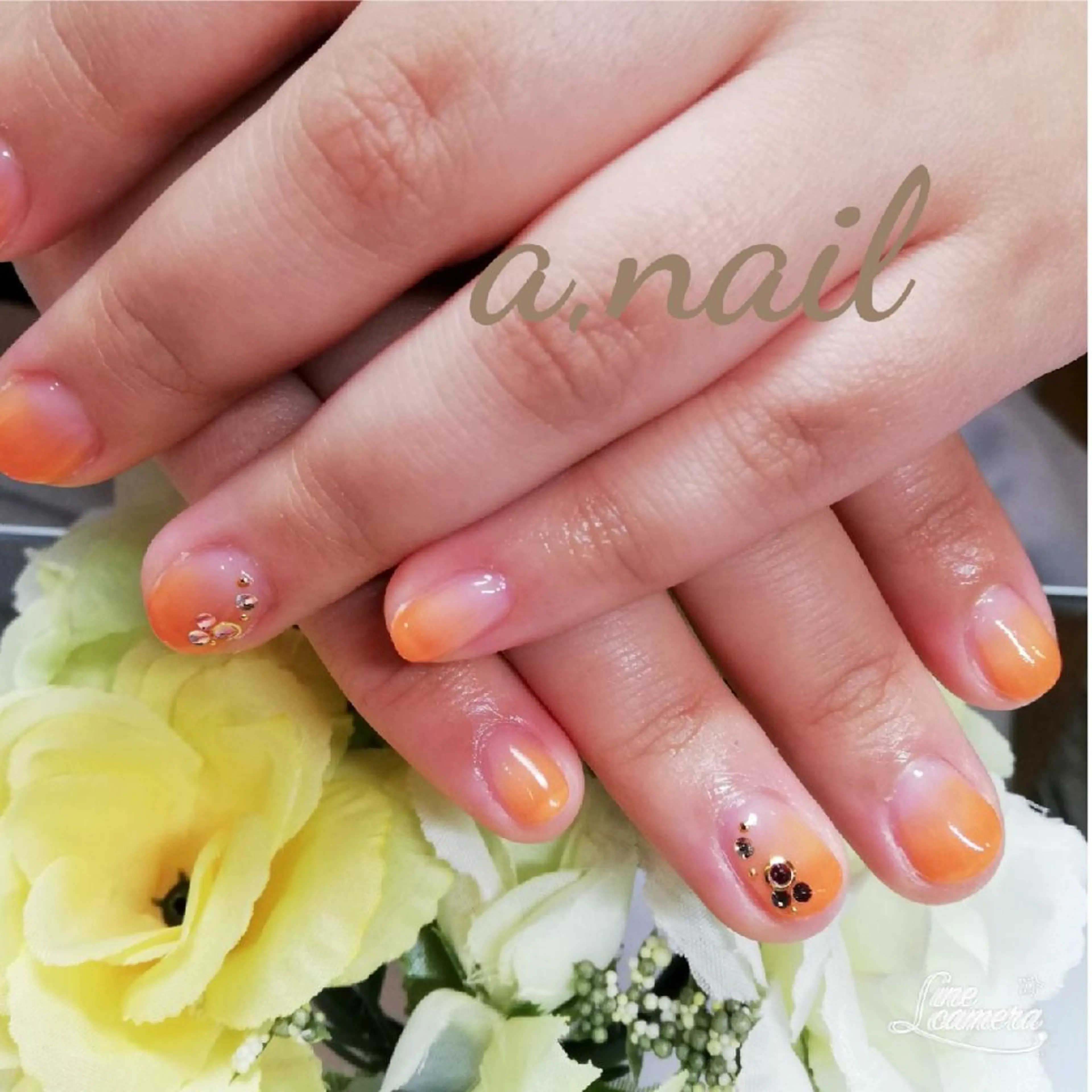 ネイル グラデーション キラキラネイル オレンジ ストーンネイル ネイルサロン エーネイルのネイルデザイン