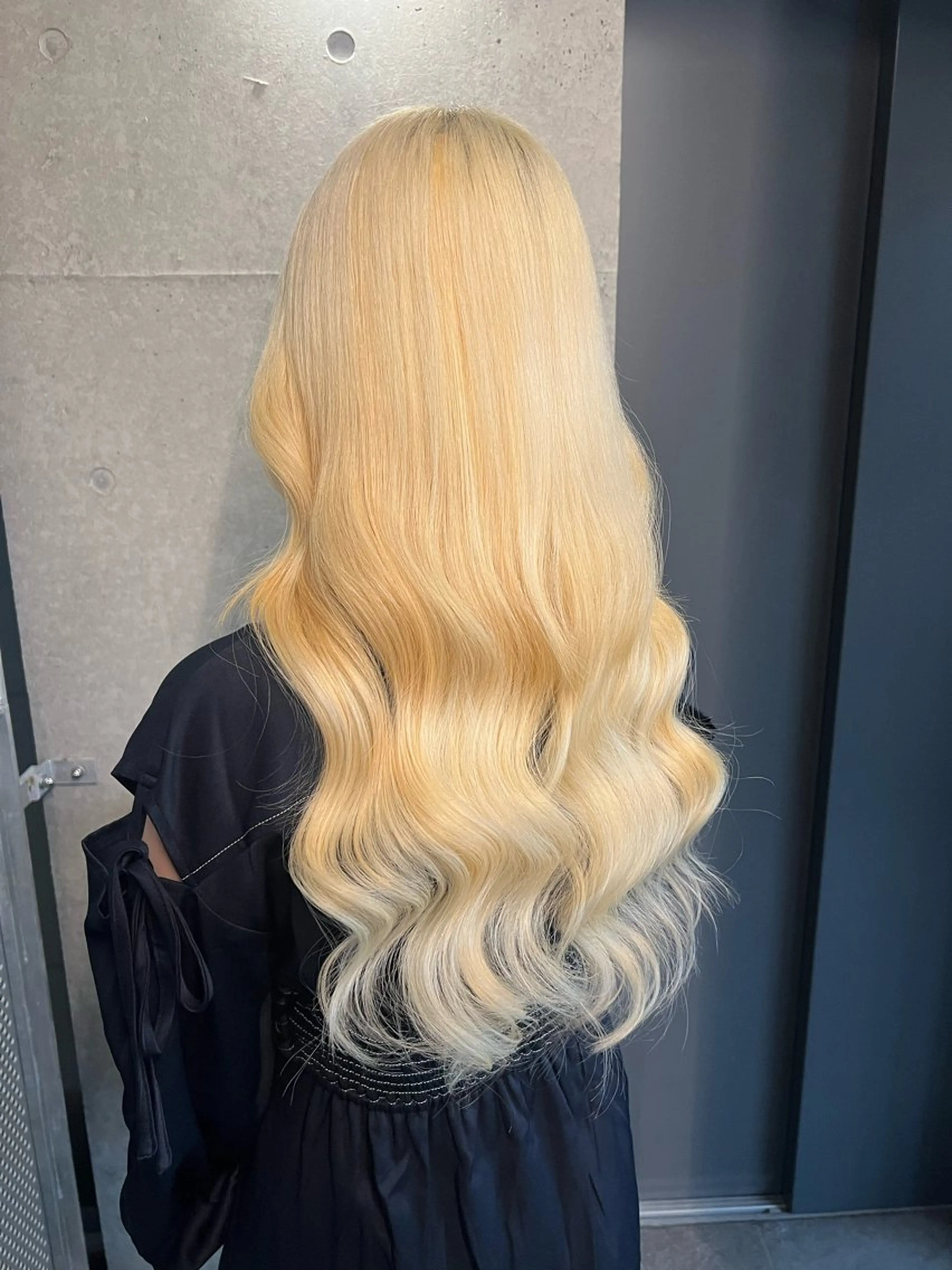 カラー ブリーチ 抜きっぱなしブロンド ブロンド ハイトーンカラー ヘアカラー エクステ 吉野 瑳桜のヘアスタイル