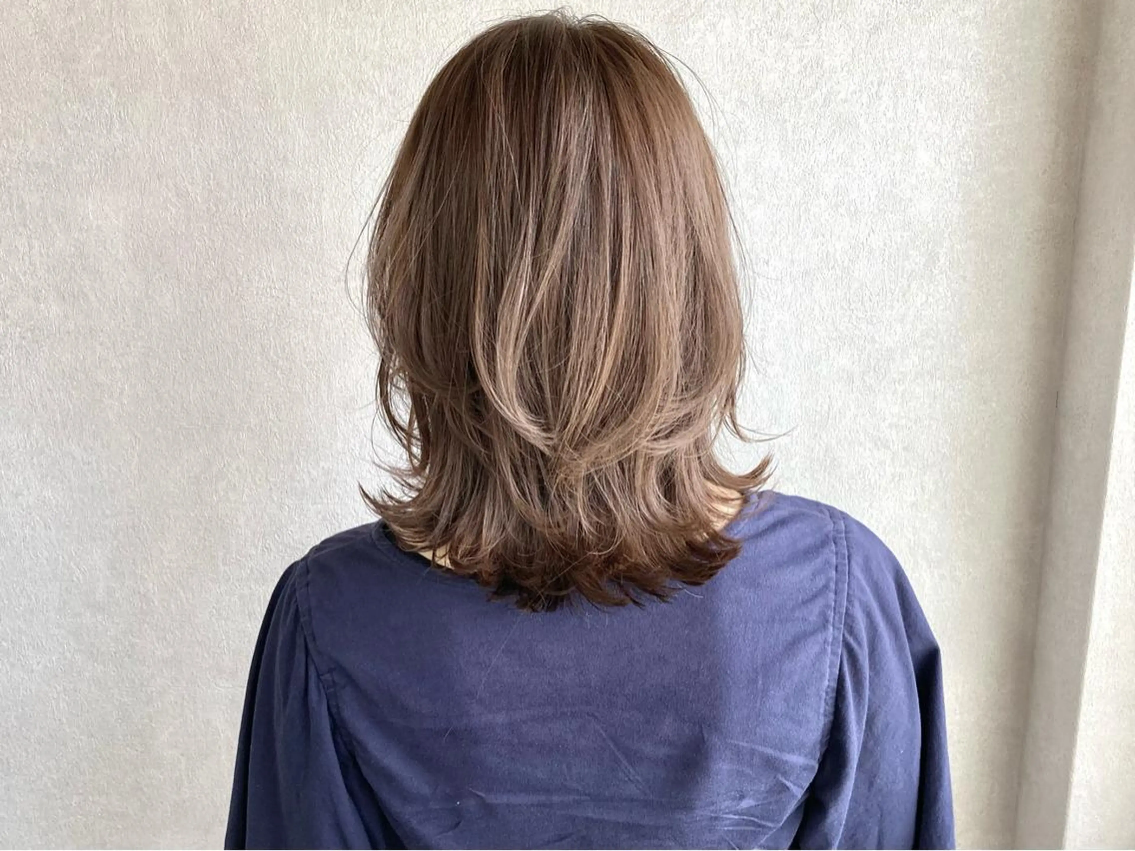 ミディアム カラー パーマ ヘアアレンジ Rowel ローウェルのヘアスタイル