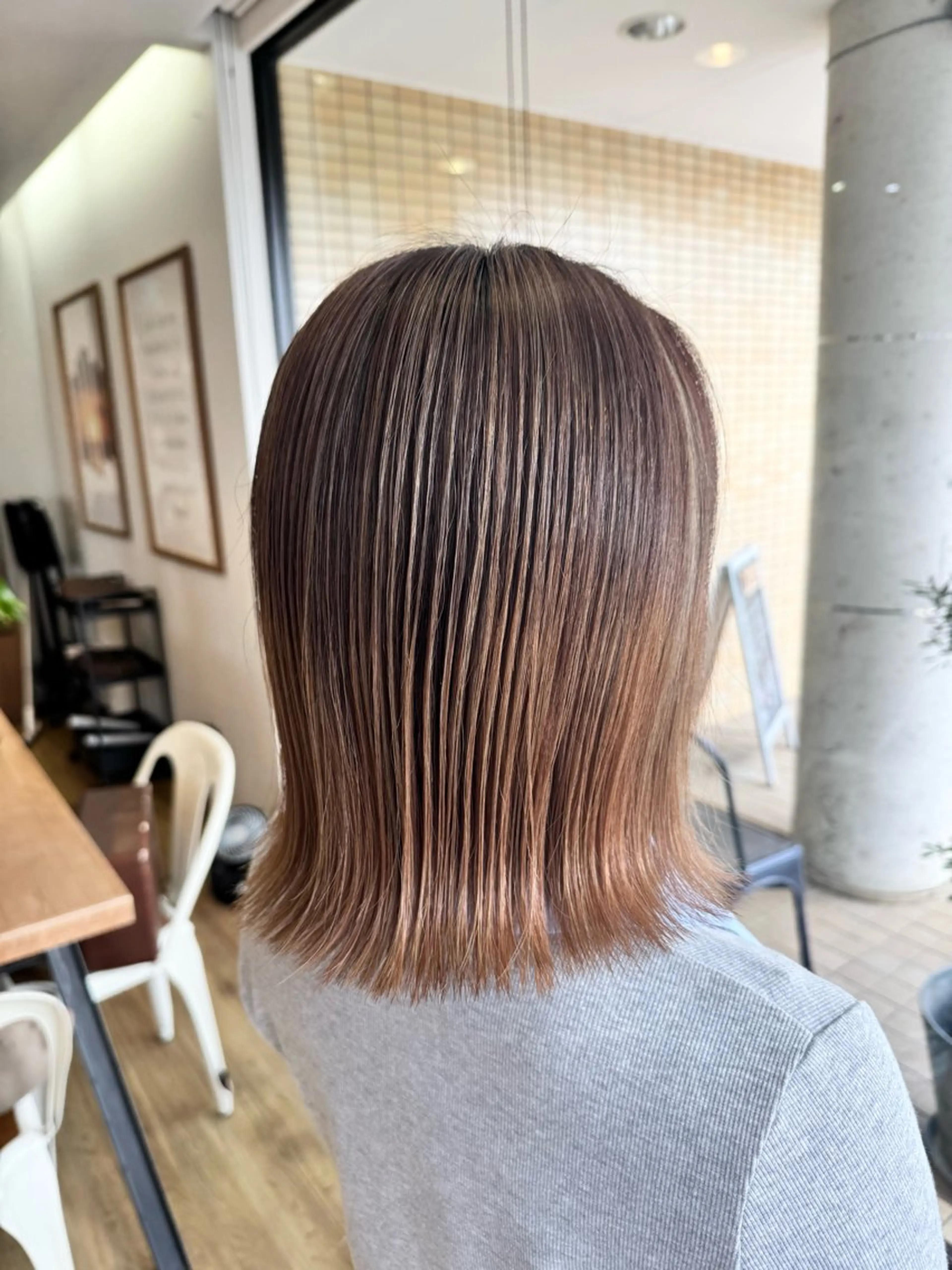 セミロング カラー アッシュ ベージュカラー グラデーションカラー ヘアカラー トリートメント ツキダテ ユイのヘアスタイル