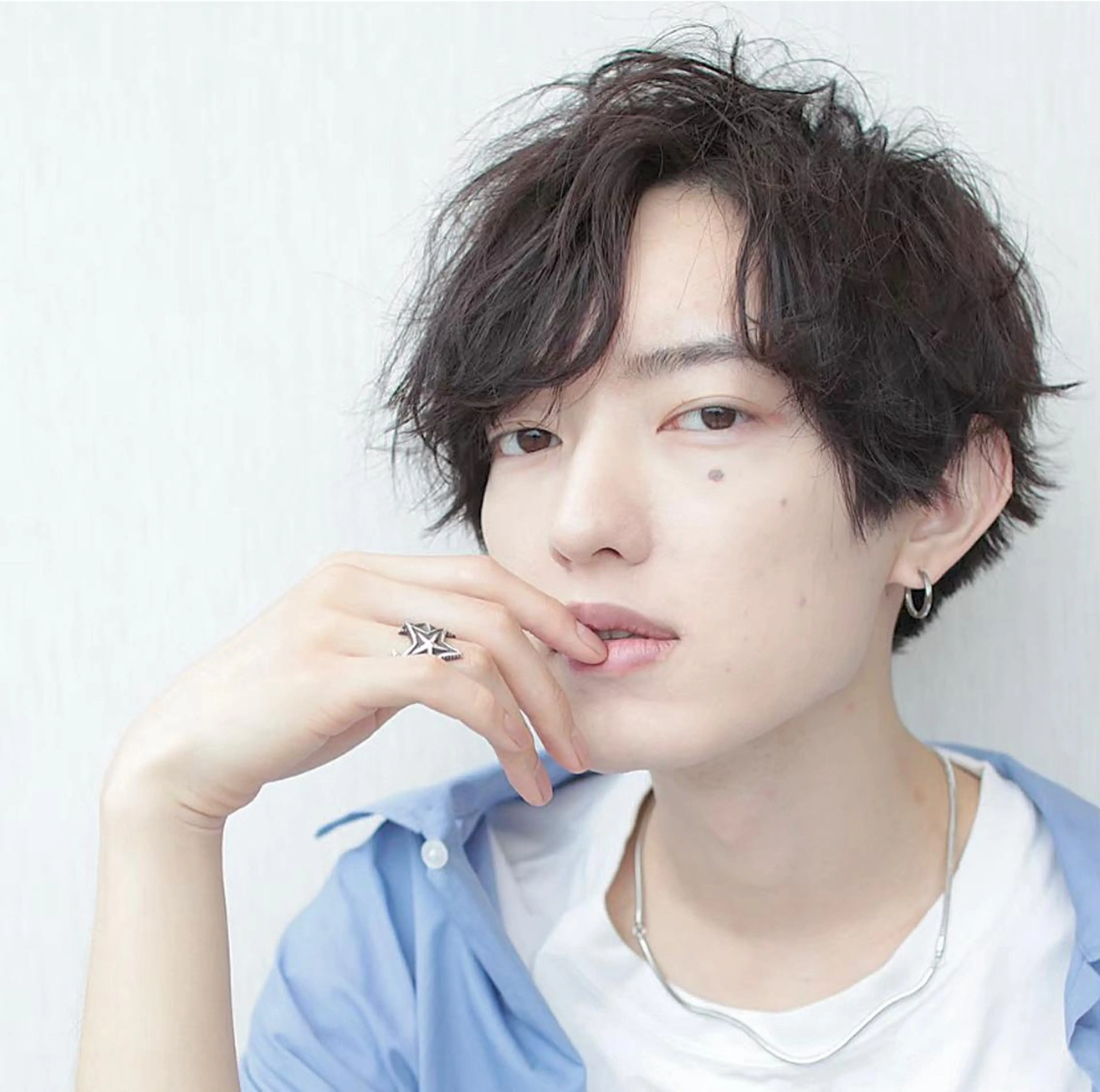 ショート メンズ レイヤーカット/ 前髪顔周りカットのヘアスタイル