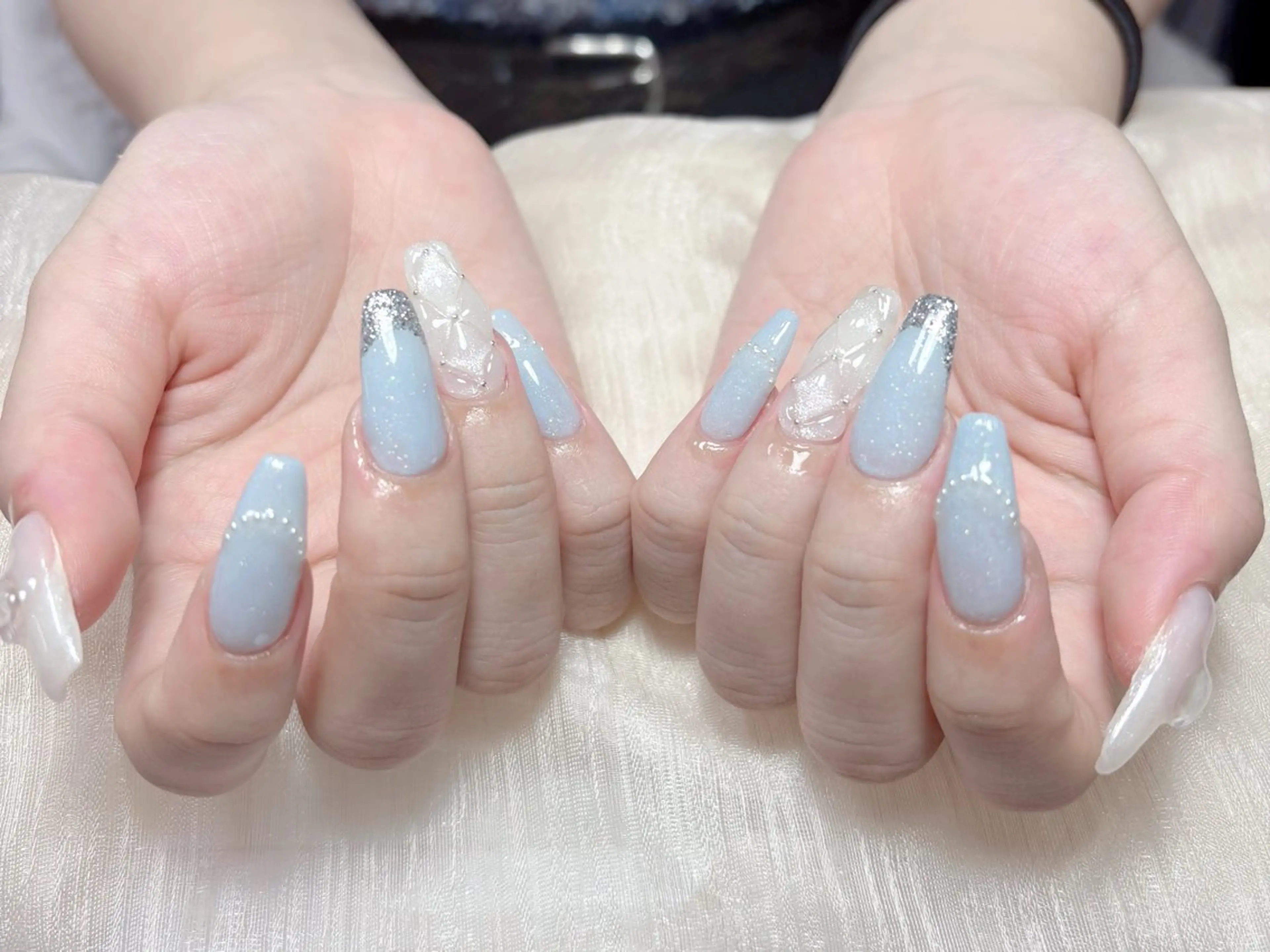 ネイル オーロラネイル チークネイル フレンチネイル ジェルネイル ガラスフレンチ ハンドネイル ハンドケア Nail Jolieのネイルデザイン