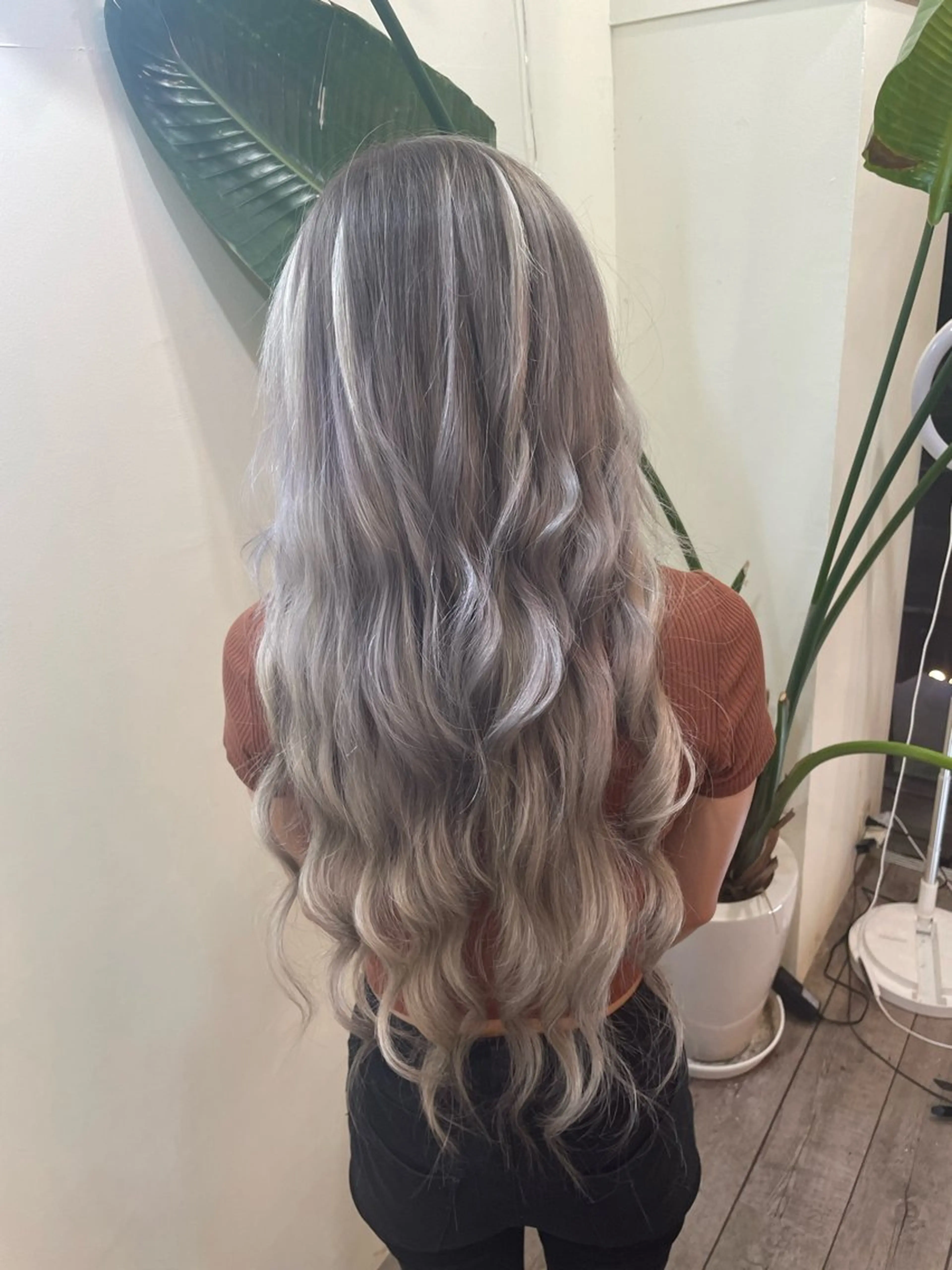 ロング カラー ブリーチ シルバー ホワイトシルバー エクステ カット ヘアカラー トリートメント WEST OLAND加藤圭介のヘアスタイル