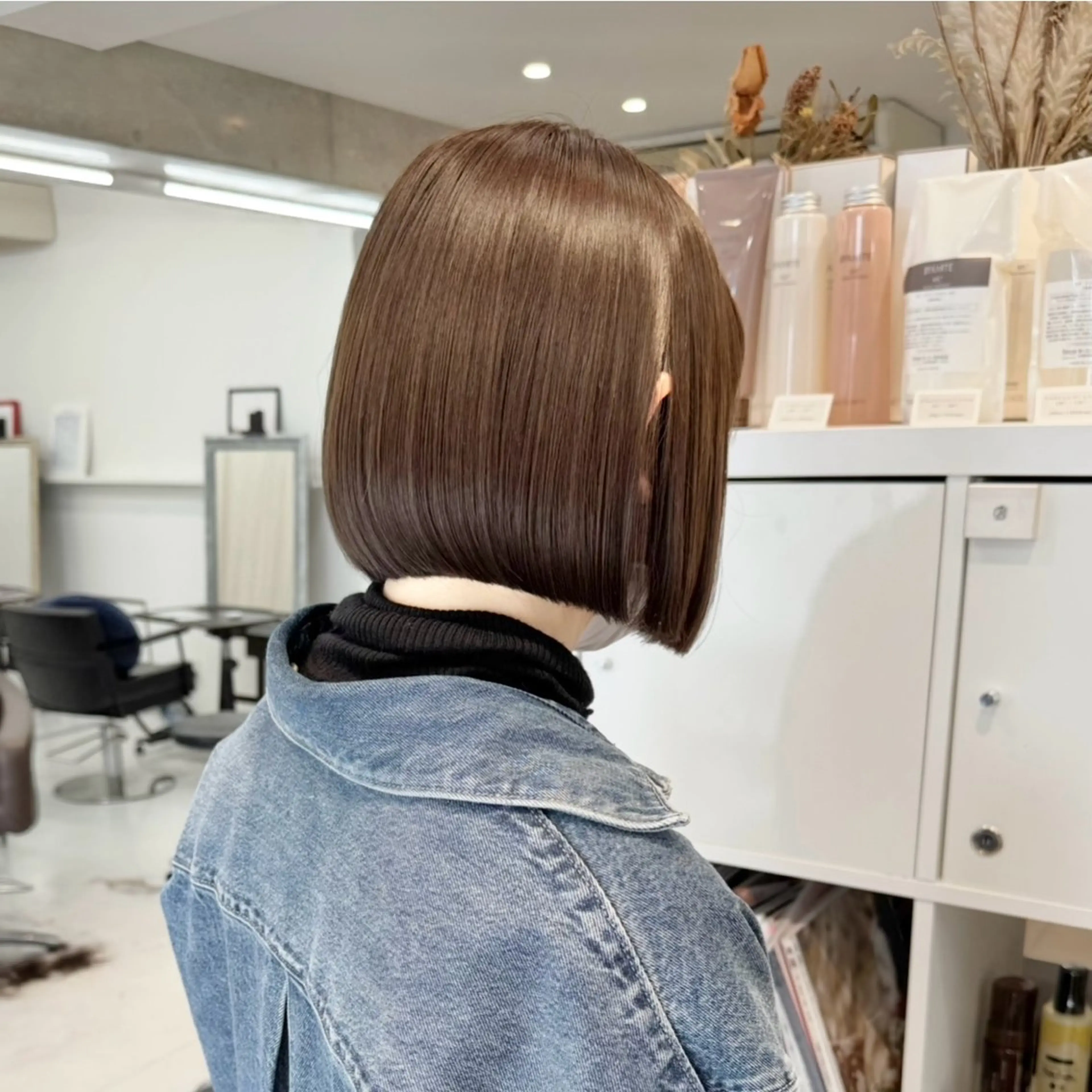 ショート カラー ボブ カット ヘアカラー トリートメント 会田有紀 /切りっぱなしボブのヘアスタイル