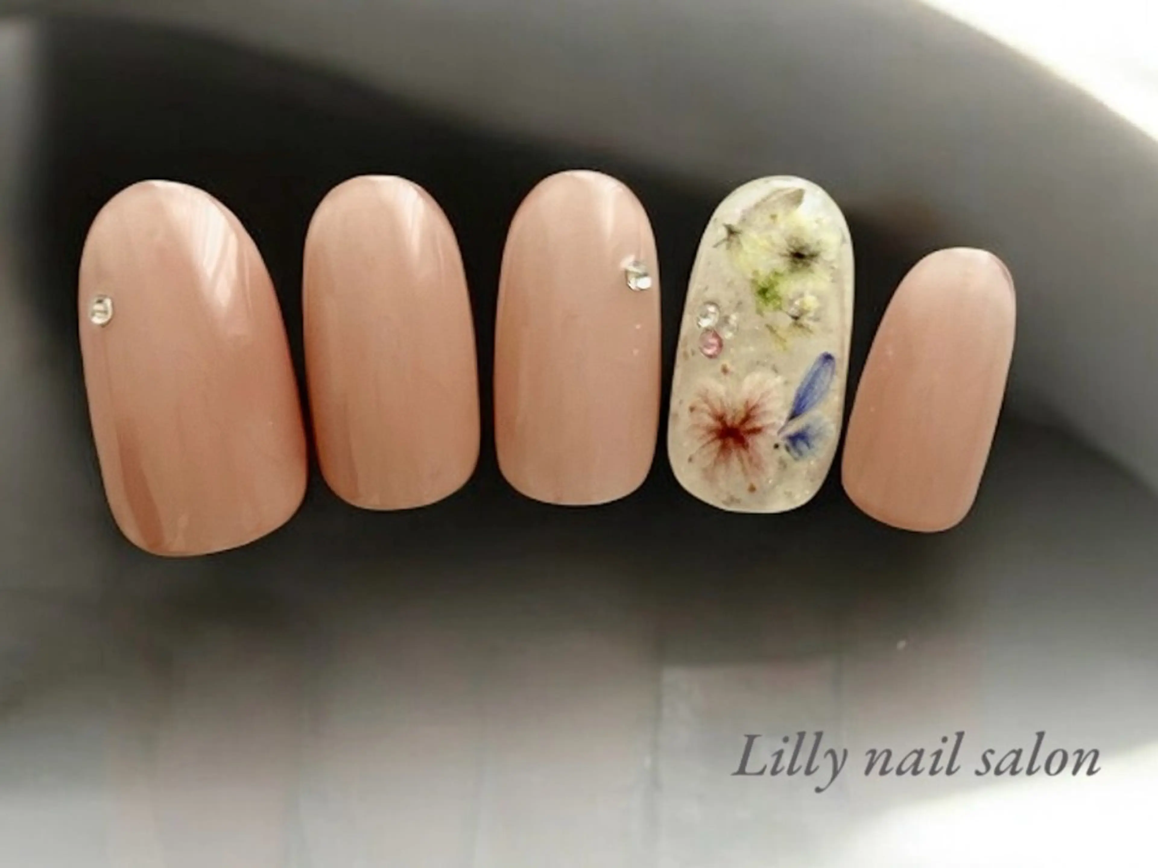 ネイル Lilly nail オーナーMikuのネイルデザイン