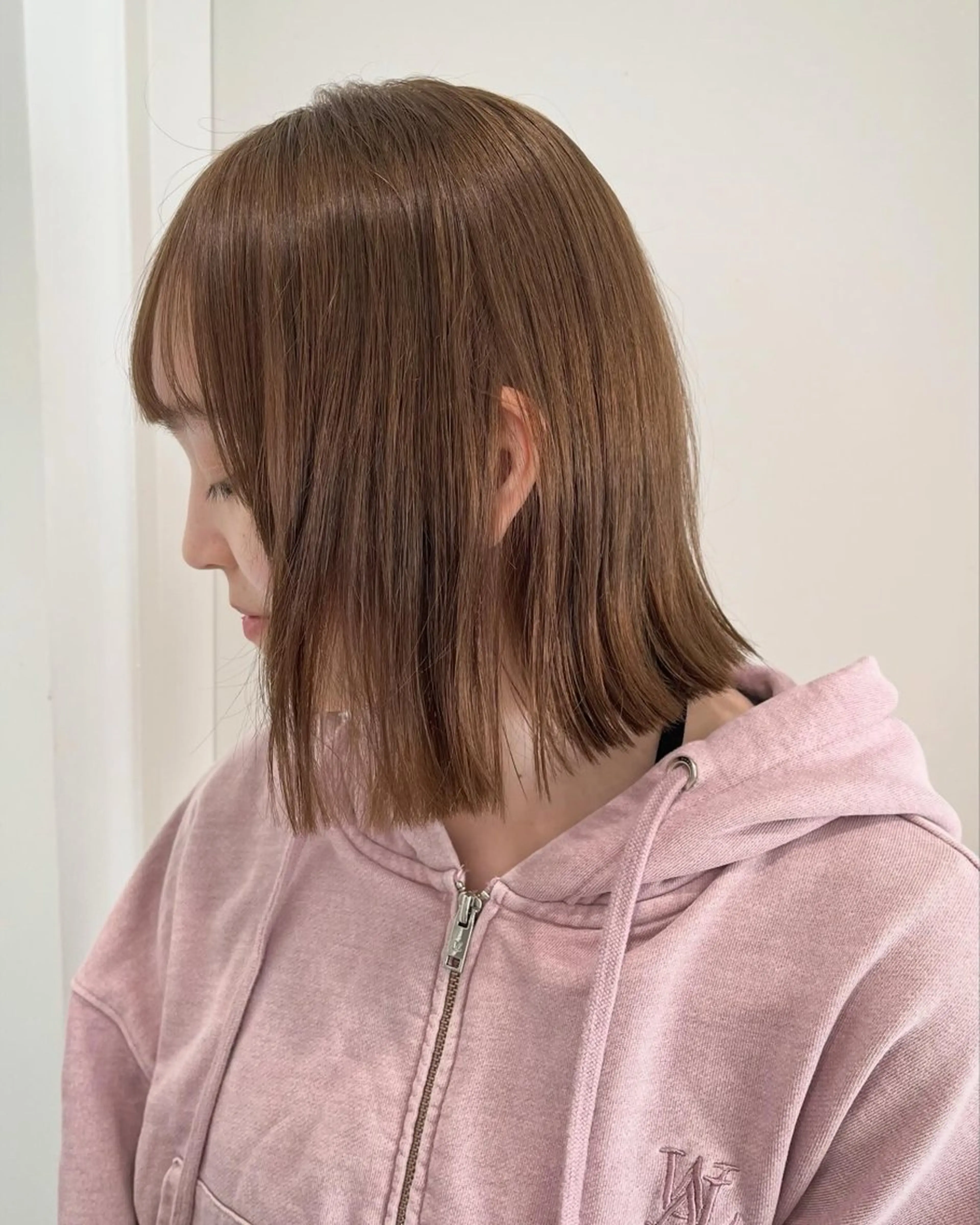 ミディアム カラー ベージュカラー ミルクティーベージュ 縮毛矯正/ハイトーン /パーマ/せき🧸のヘアスタイル