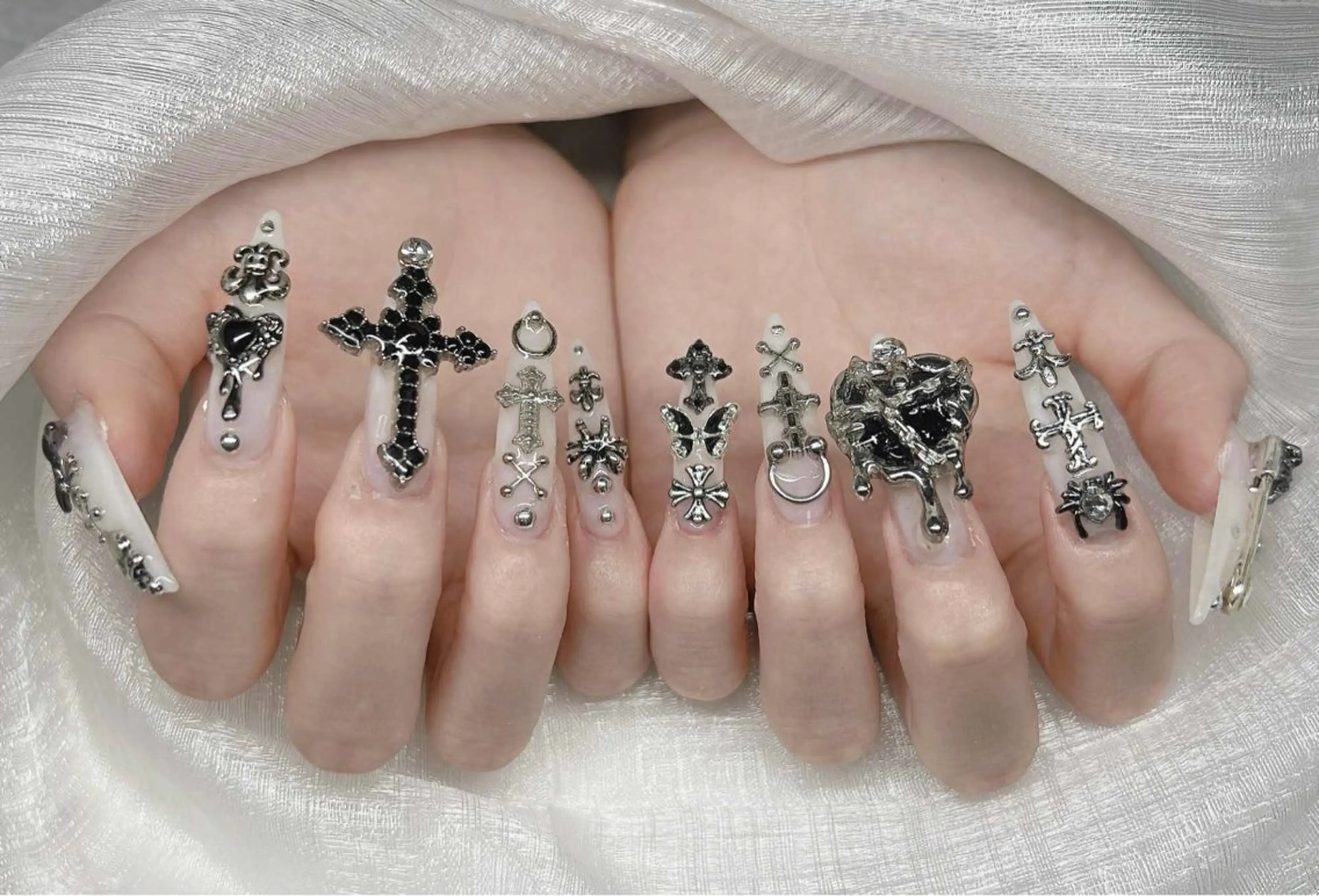 ネイル 長さ出し グラデーション 卒業式 キラキラネイル マグネットネイル ハンドネイル Lee Nailsのネイルデザイン