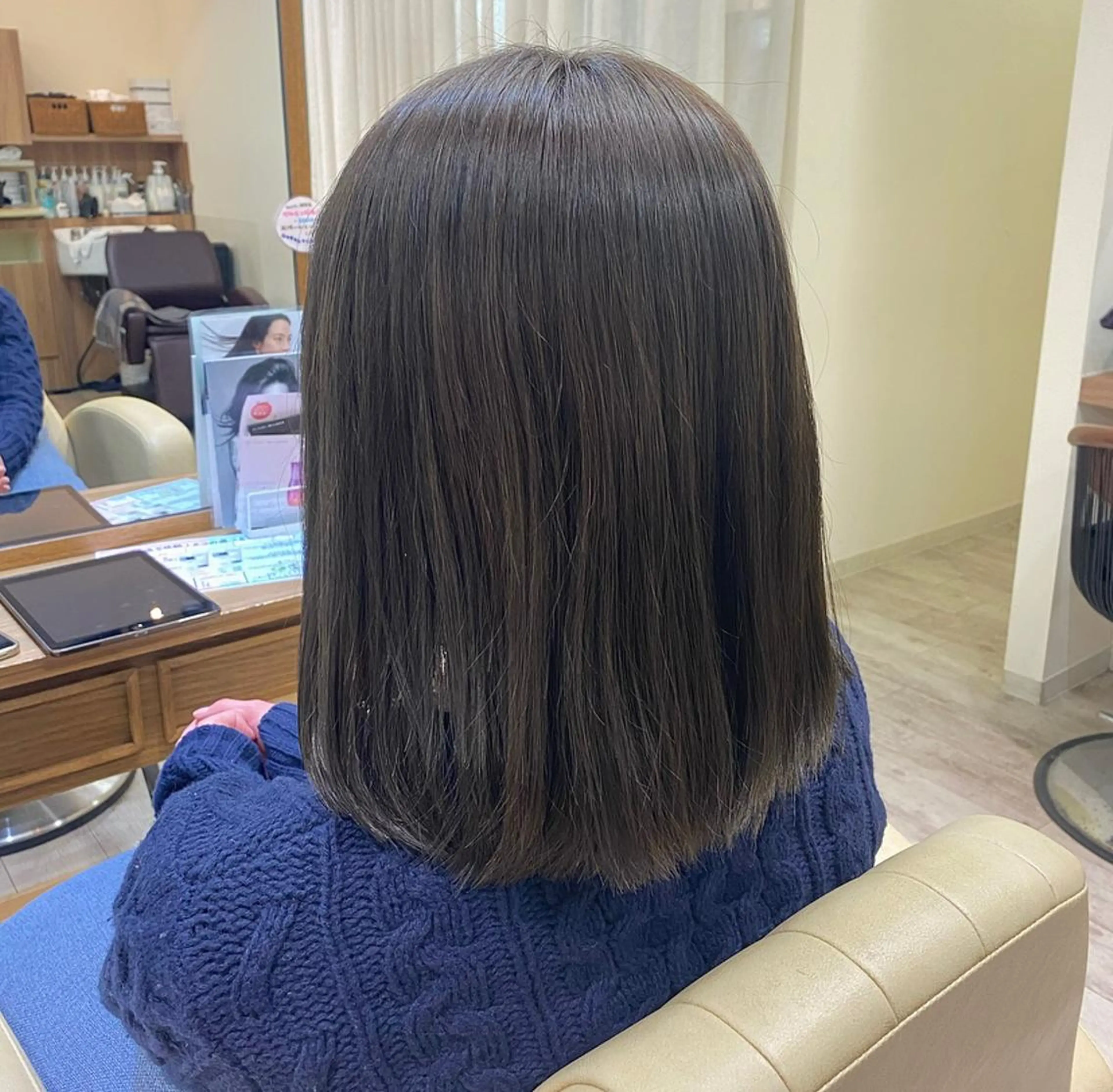 ミディアム カラー グレージュ オリーブグレージュ オリーブグレー 後藤 瀬奈のヘアスタイル