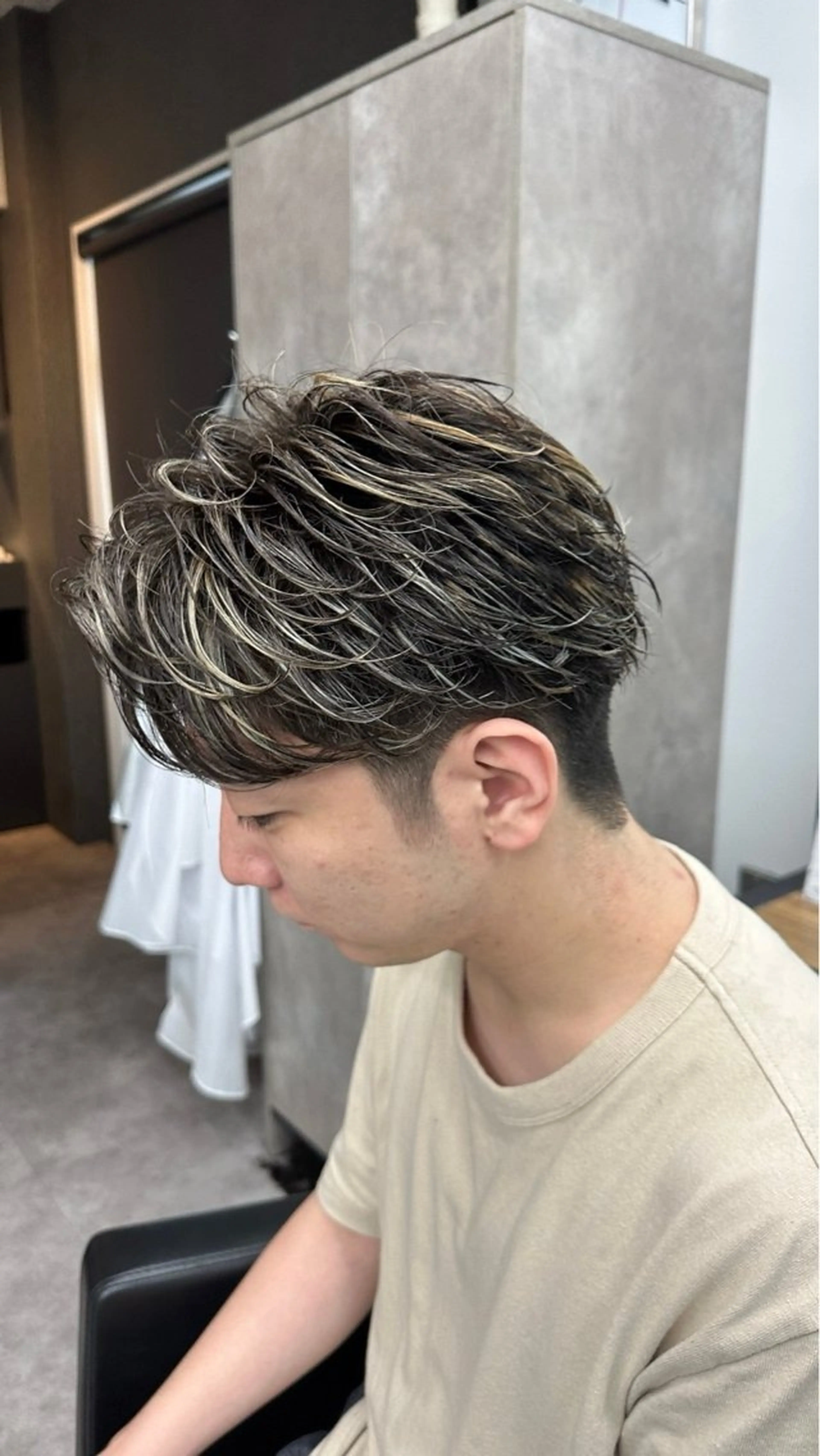 ショート カラー メンズ メンズハイライト ハイライトカラー ハイライト 渋谷メンズパーマ 渡邊優輝のヘアスタイル