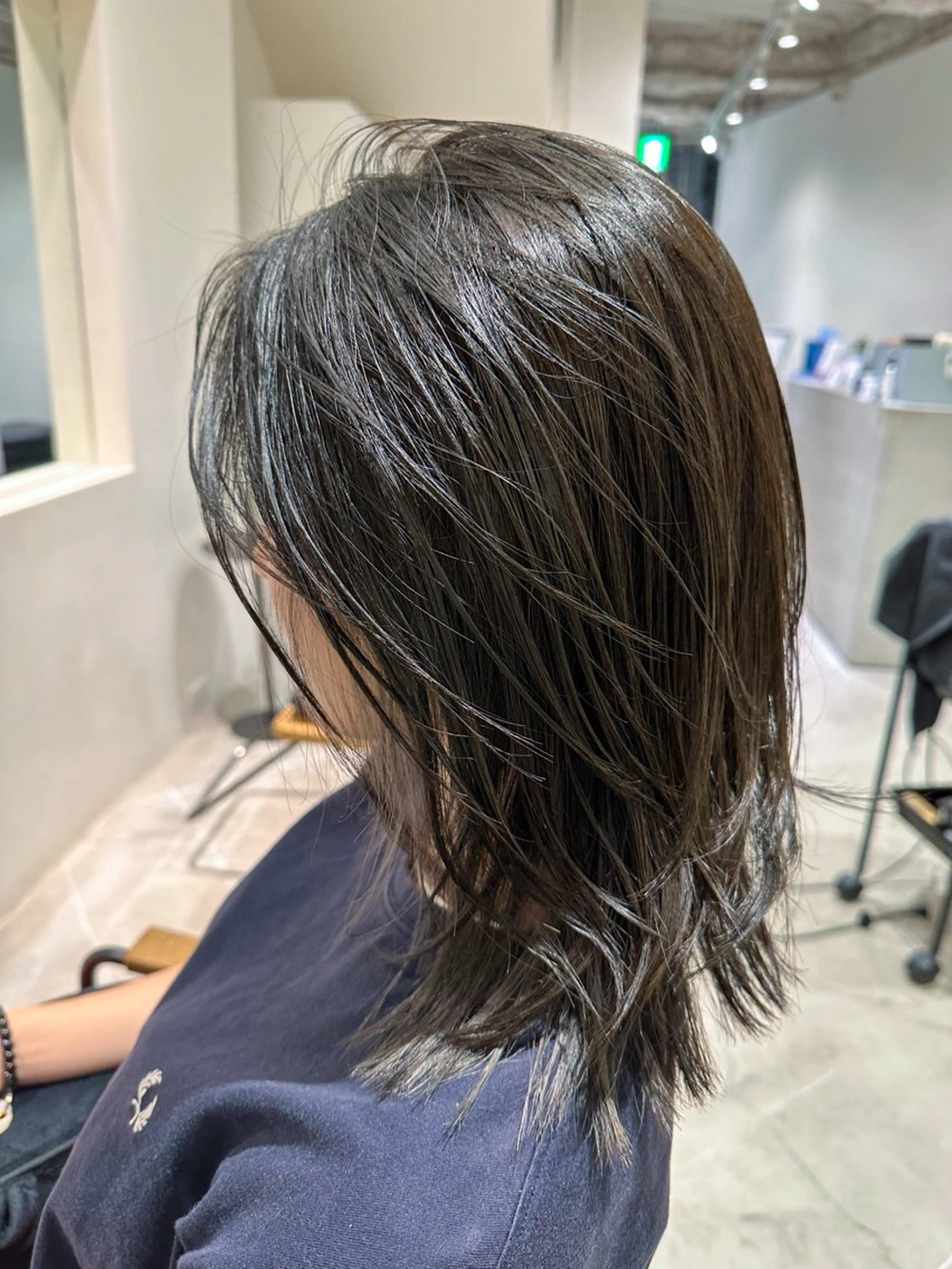 ミディアム レイヤーカット カット ヘアカラー トリートメント 松岡 陸弥のヘアスタイル