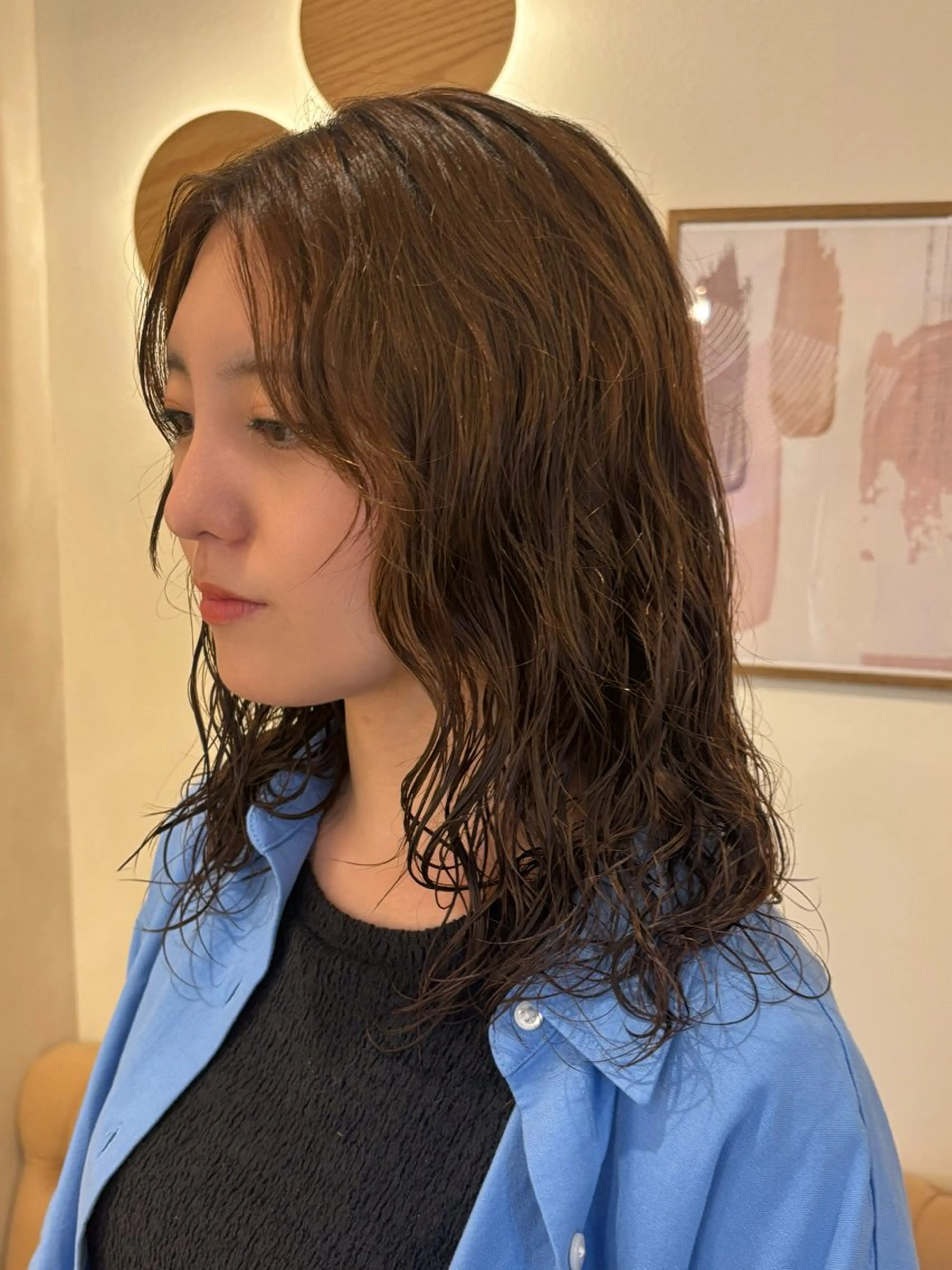 ミディアム パーマ ミディアムパーマ レイヤーカット 小顔カット カット パーマ シンバヒナノ/パーマ レイヤー/髪質改善のヘアスタイル