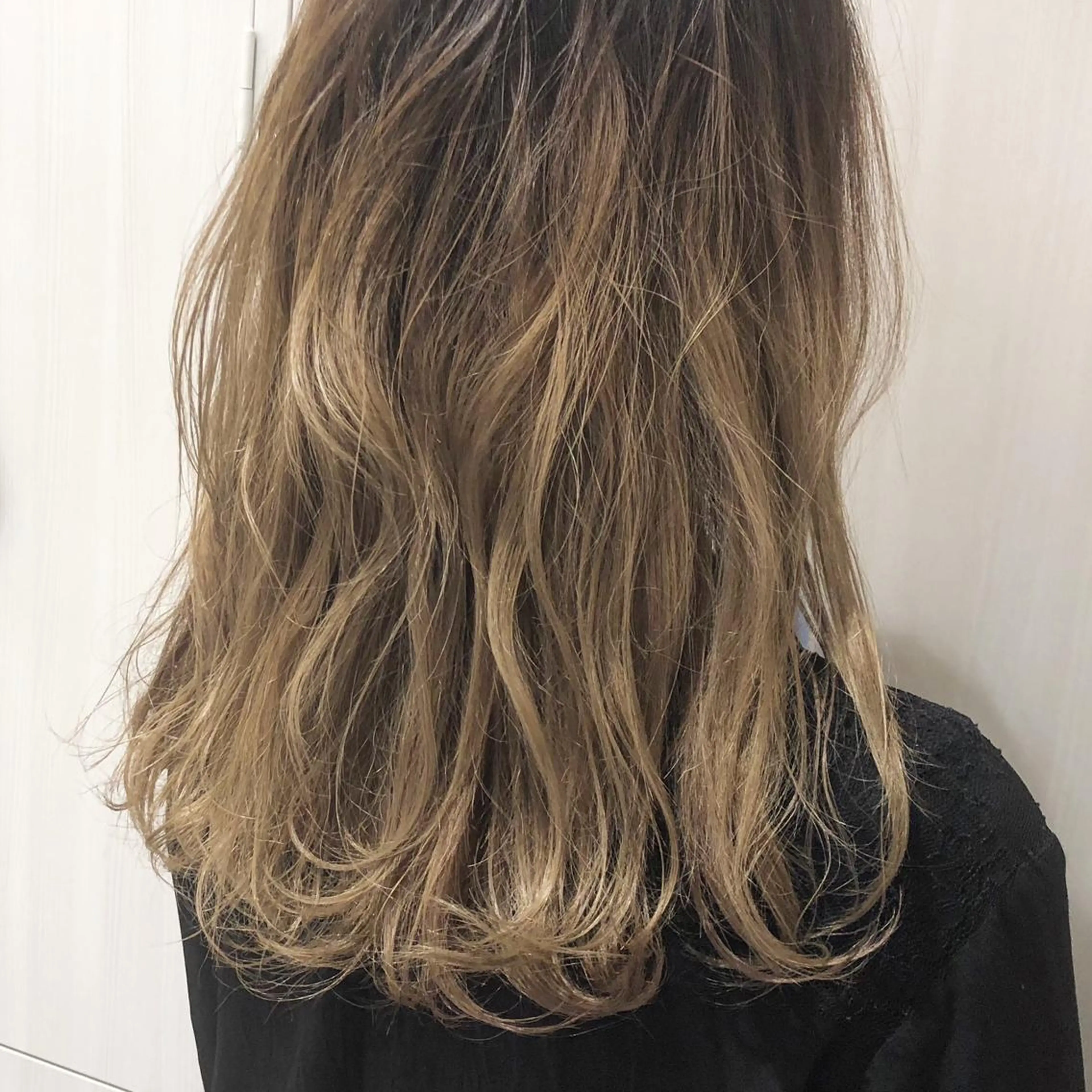 カラー 三鷹で1番ショート ボブをカットする新谷のヘアスタイル