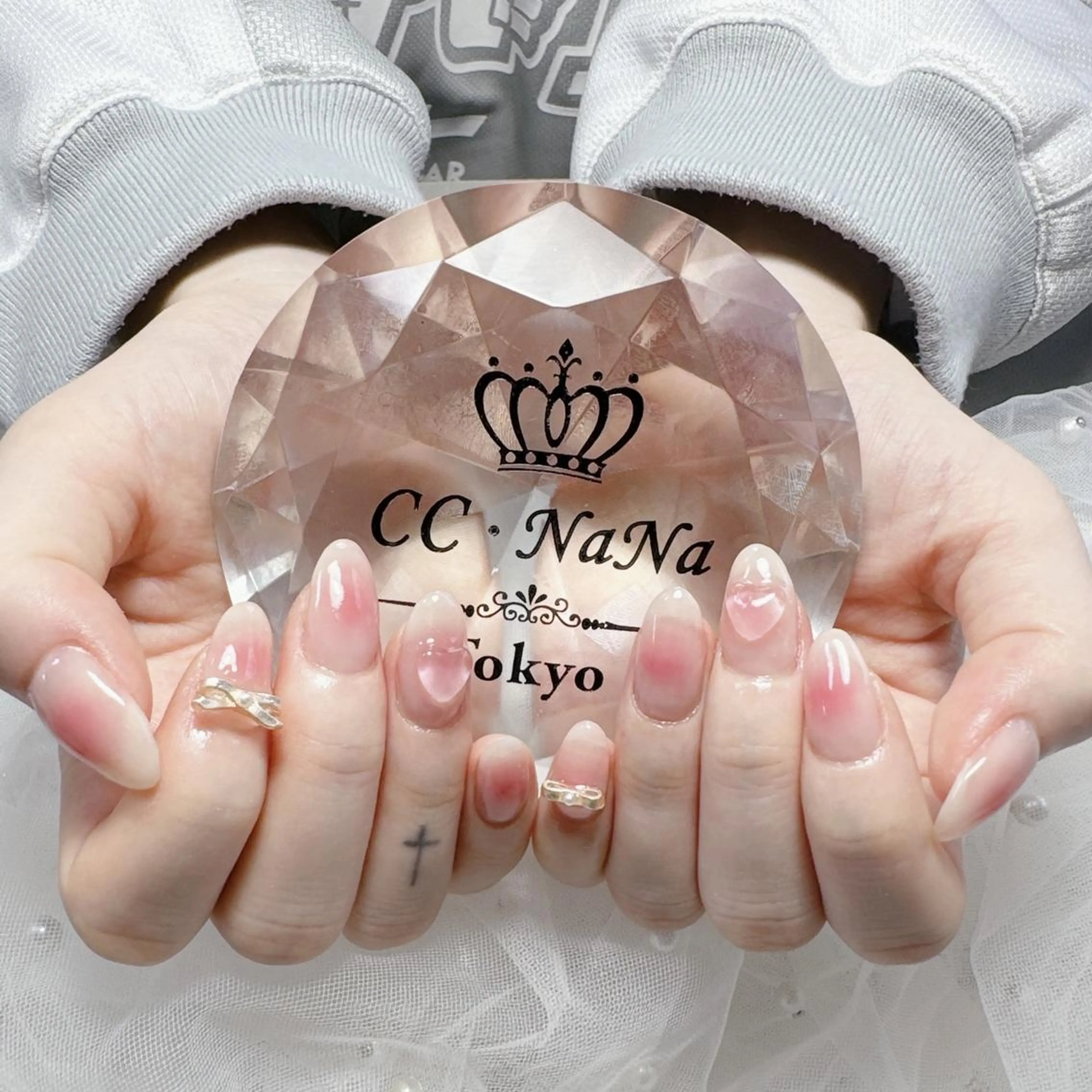 ネイル アートネイル チークネイル フラッシュネイル ハート キラキラネイル ハンドネイル CC  NaNa ワンホンネイル🌙Nのネイルデザイン