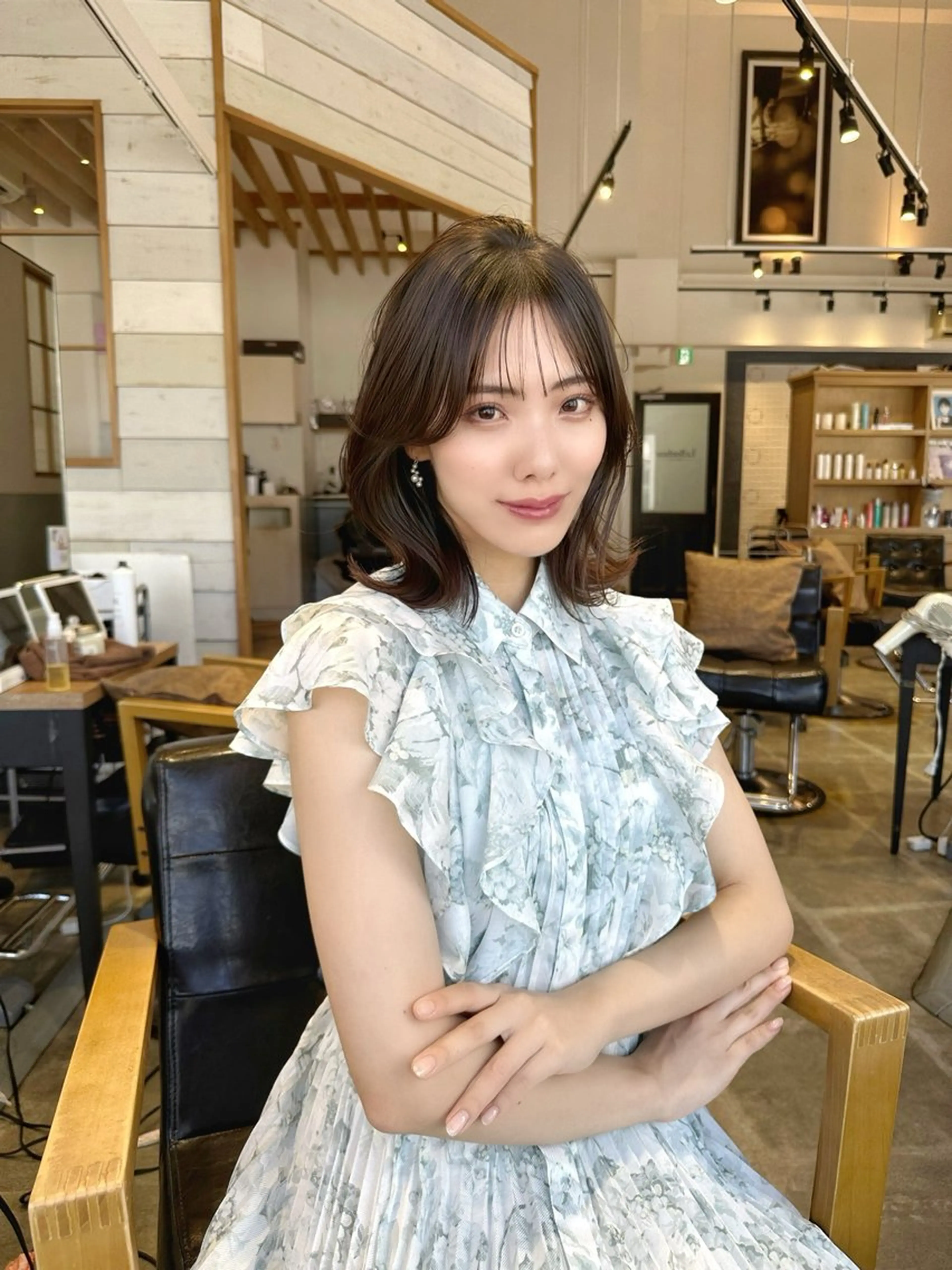 ミディアム カット ヘアカラー ヘッドスパ コテ巻き風パーマ /志村大成のヘアスタイル