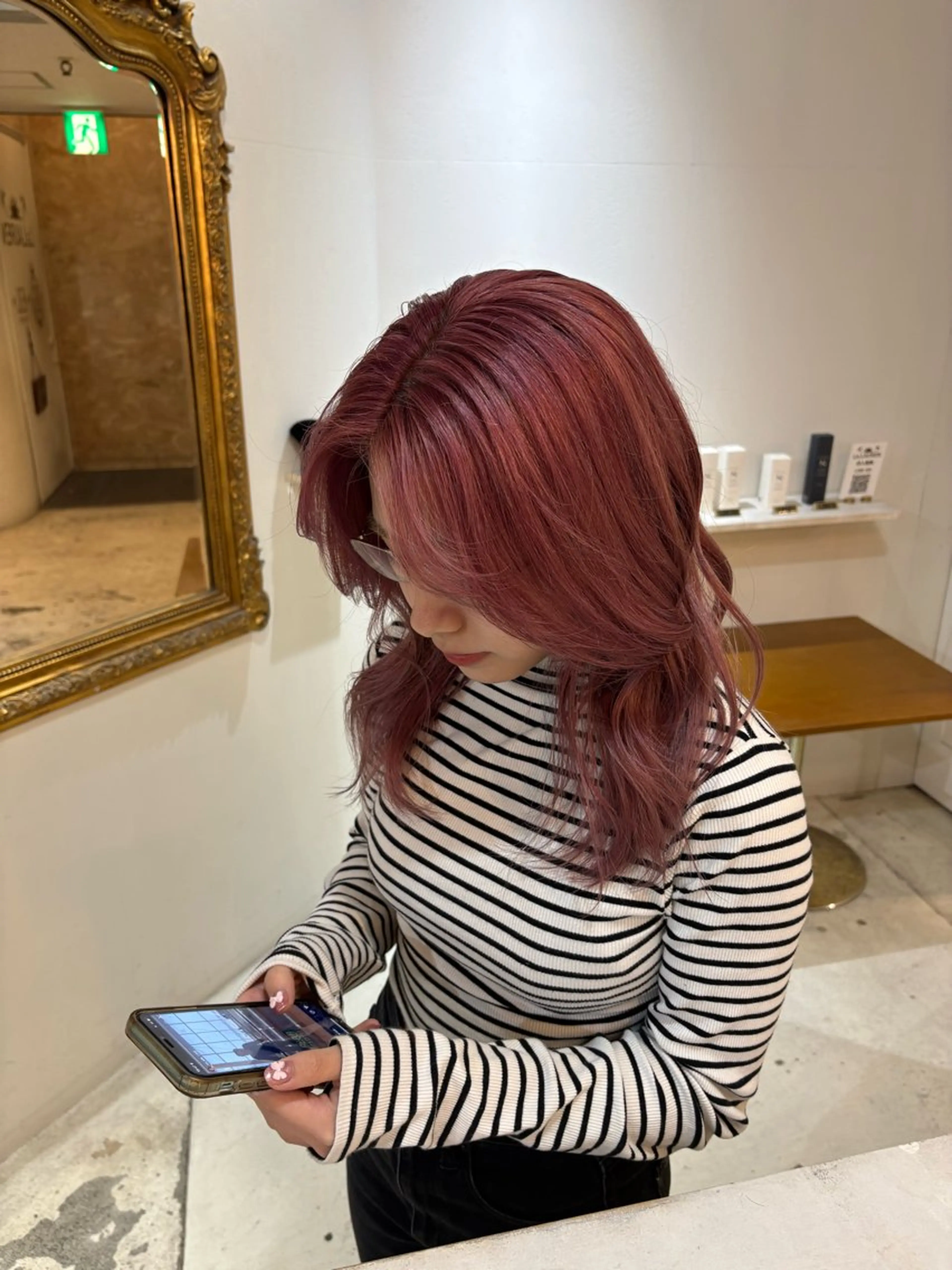 ミディアム ヘアカラー 🩶ハイトーン🖤 URARAのヘアスタイル